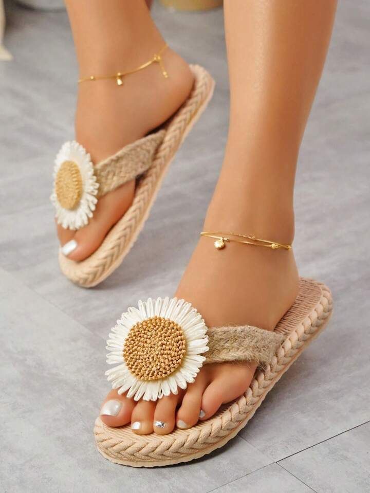 Women Flower Decor Braided Detail Toe Post Flat Sandals, Vacation Straw Thong Sandals | SHEIN