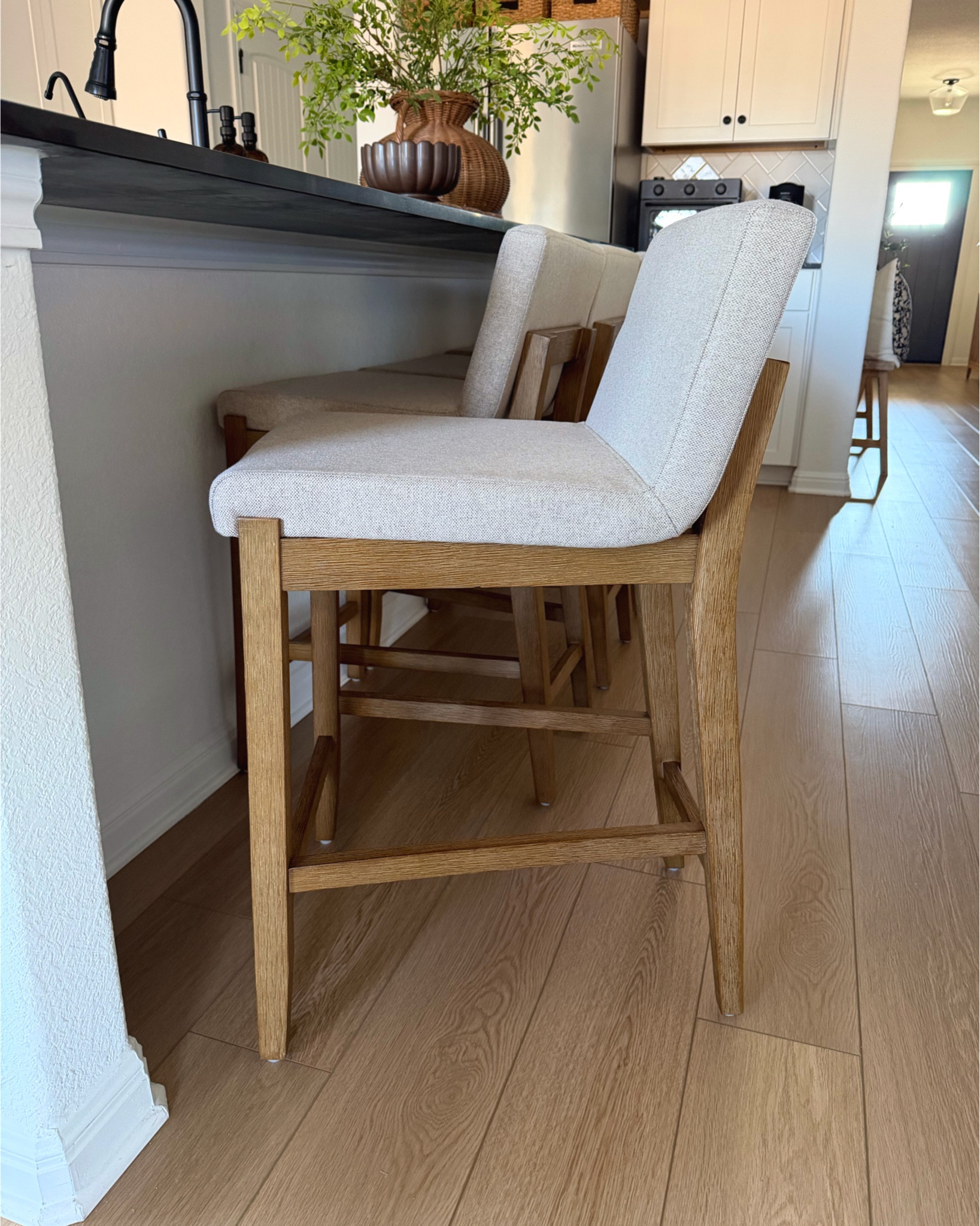 I was craving a change in our kitchen + I’m loving these new bar stools 😍

Bar stools, kitchen island, kitchen styling, clean kitchen, kitchen chair and dining, nathan james, kitchen refresh, open concept home, affordable bar stools, kitchen design, kitchen accessories

#LTKSaleAlert #LTKfoodie #LTKHome