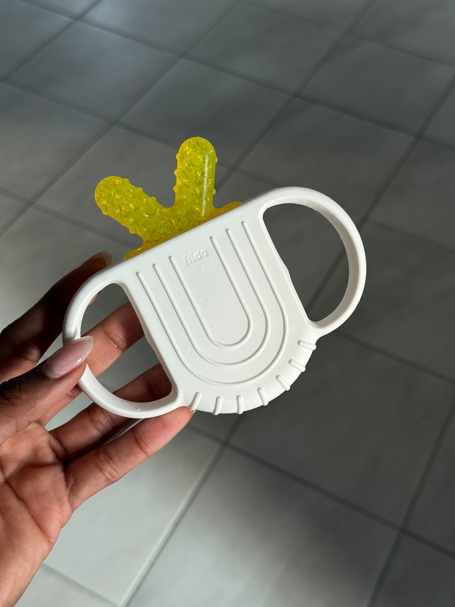 TEETHING LIFE SAVER! I love this teething toy from Frida because you can take out the insert and put it in the freezer. There are different shapes as well to insert & you don’t have to worry about their little hands getting cold with the holder 🥹