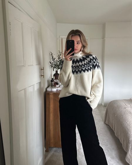 Reiss, Whistles, Christmas Jumper, Velvet Trousers, Wide Leg Trousers, Black Trousers, Minimal Christmas Outfit, H&M, Arket, Winter Outfit Idea, Christmas Day Outfit, Olivia Burton

#LTKeurope #LTKSeasonal #LTKHoliday