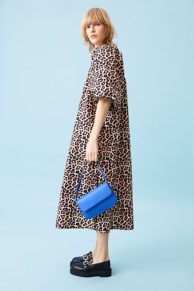 Kleid mit Puffärmeln | H&M (DE, AT, CH, NL, FI)