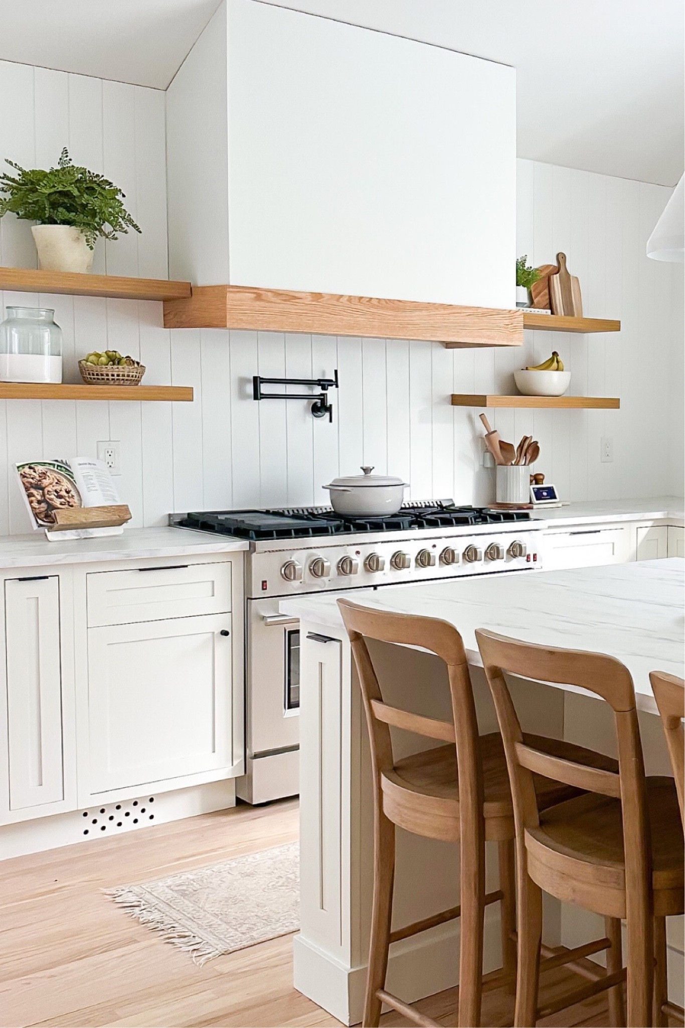 White & Wood Kitchen Details

Oak accents, chefs range, large range, wood shelves, wood counter stools, pottery barn, Amazon home, target, studio mcgee, kitchen counter decor, marble book stand 



#LTKFind #LTKhome #LTKunder100