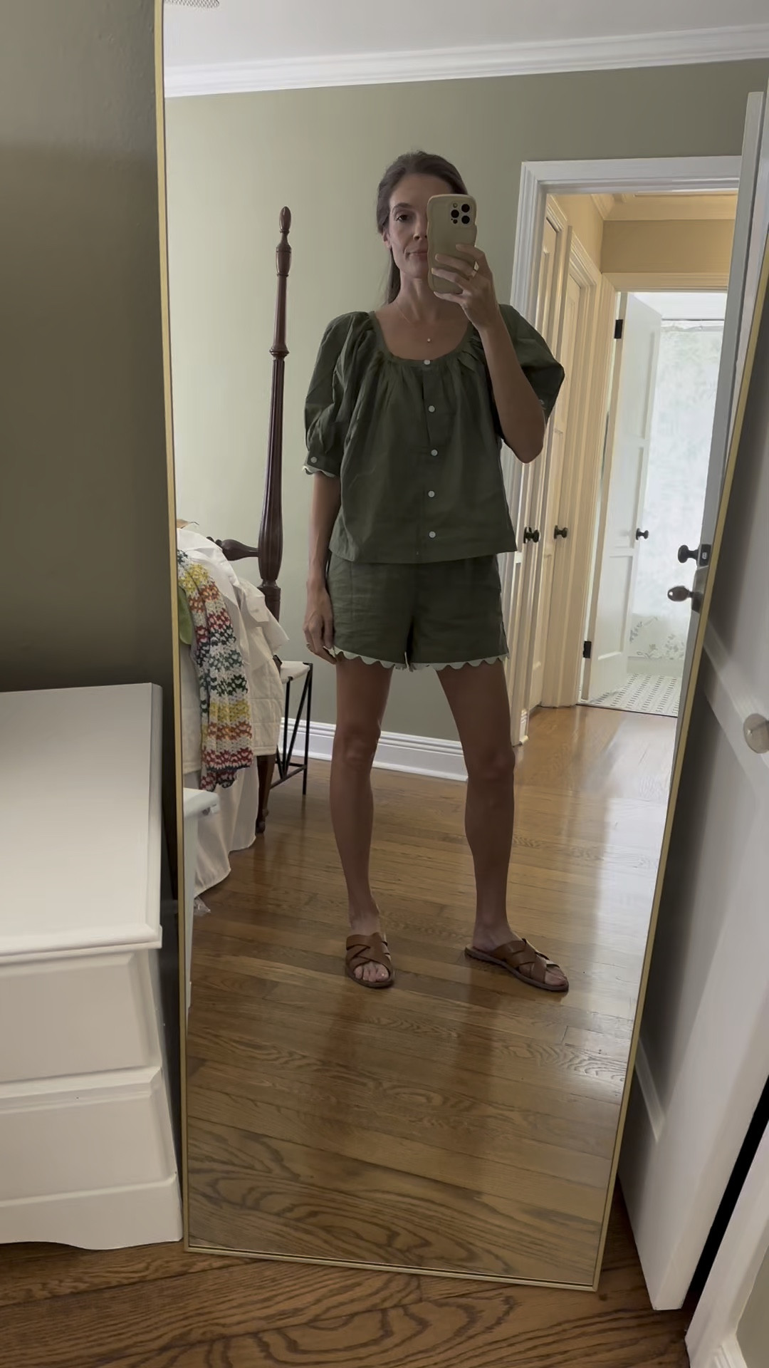 Perfect fall throw on set from Amazon - wearing size small 