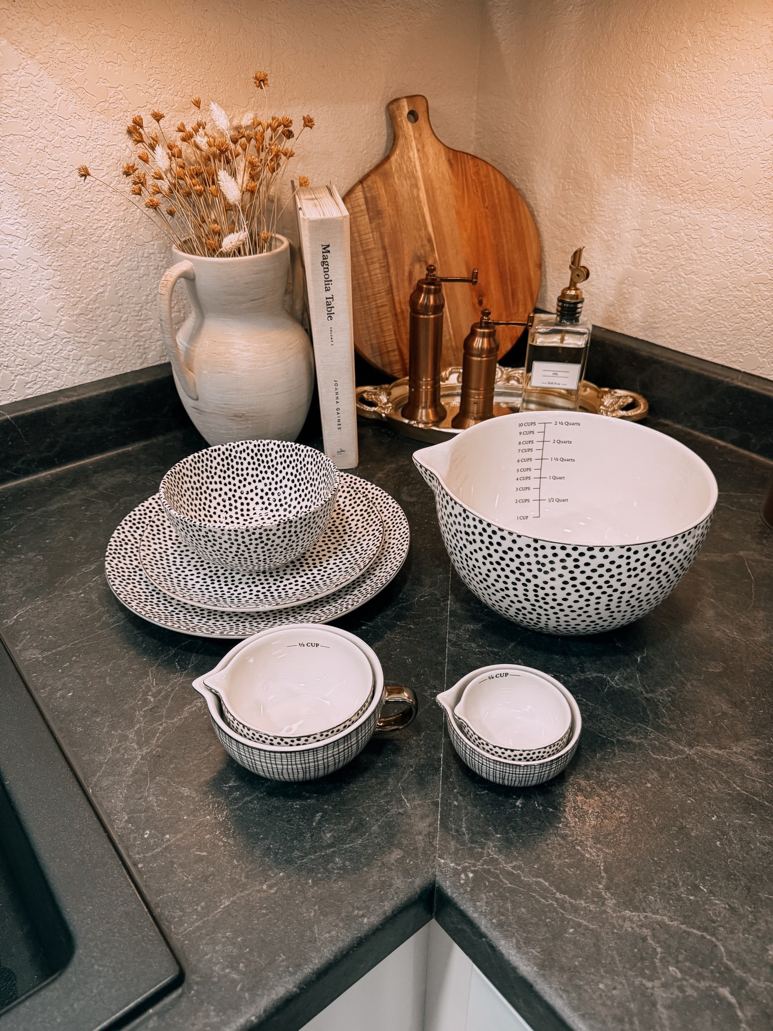 Forever obsessed with this dish set 🤍🖤

#LTKHome