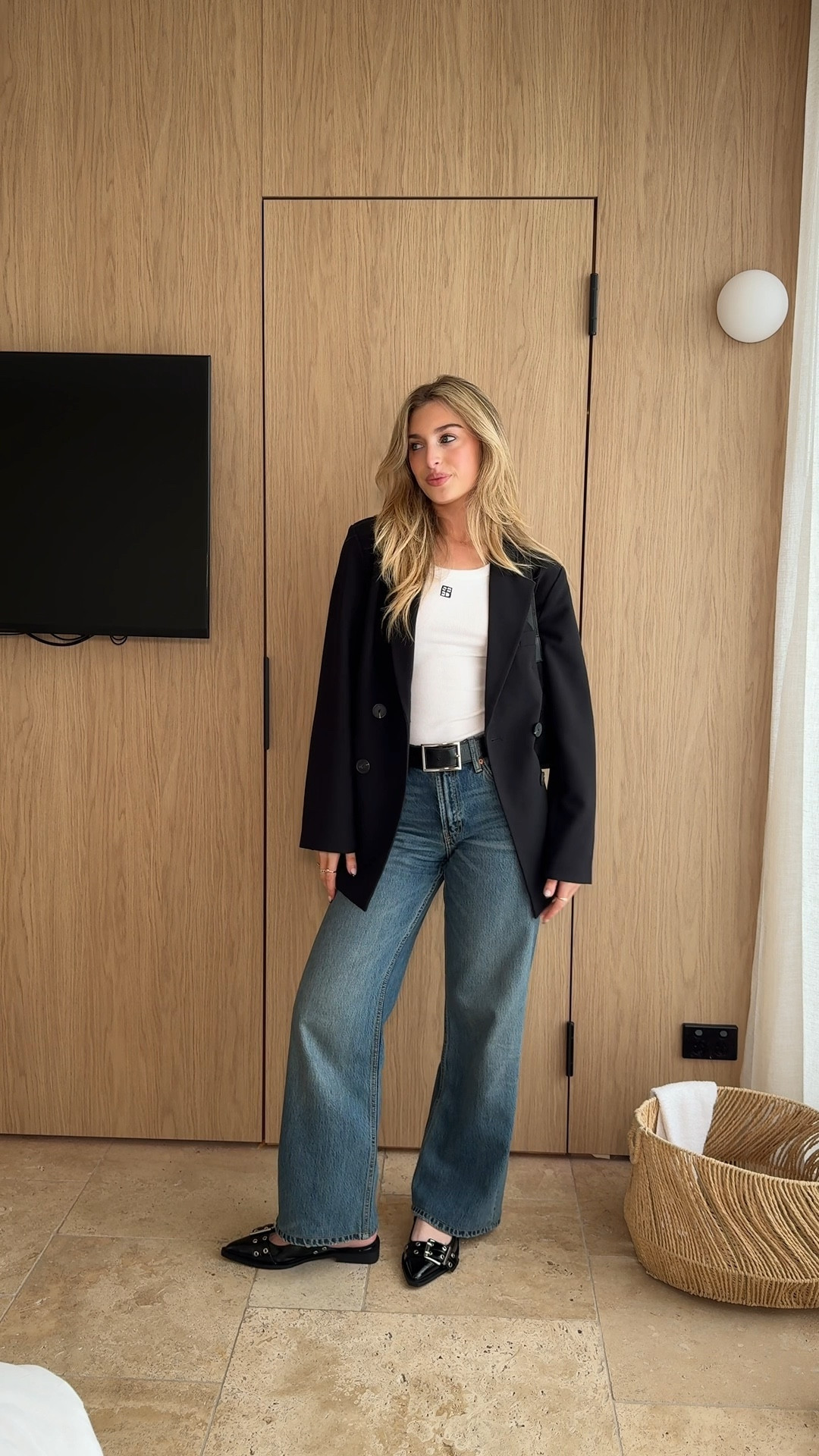 Neutrals everyday plz and thank you🤌🏼🤍 

Jeans are Zara, belt is nakedvice and bag is vintage Gucci🫶🏼

#FashionMonth #LTKaustralia #LTKspring