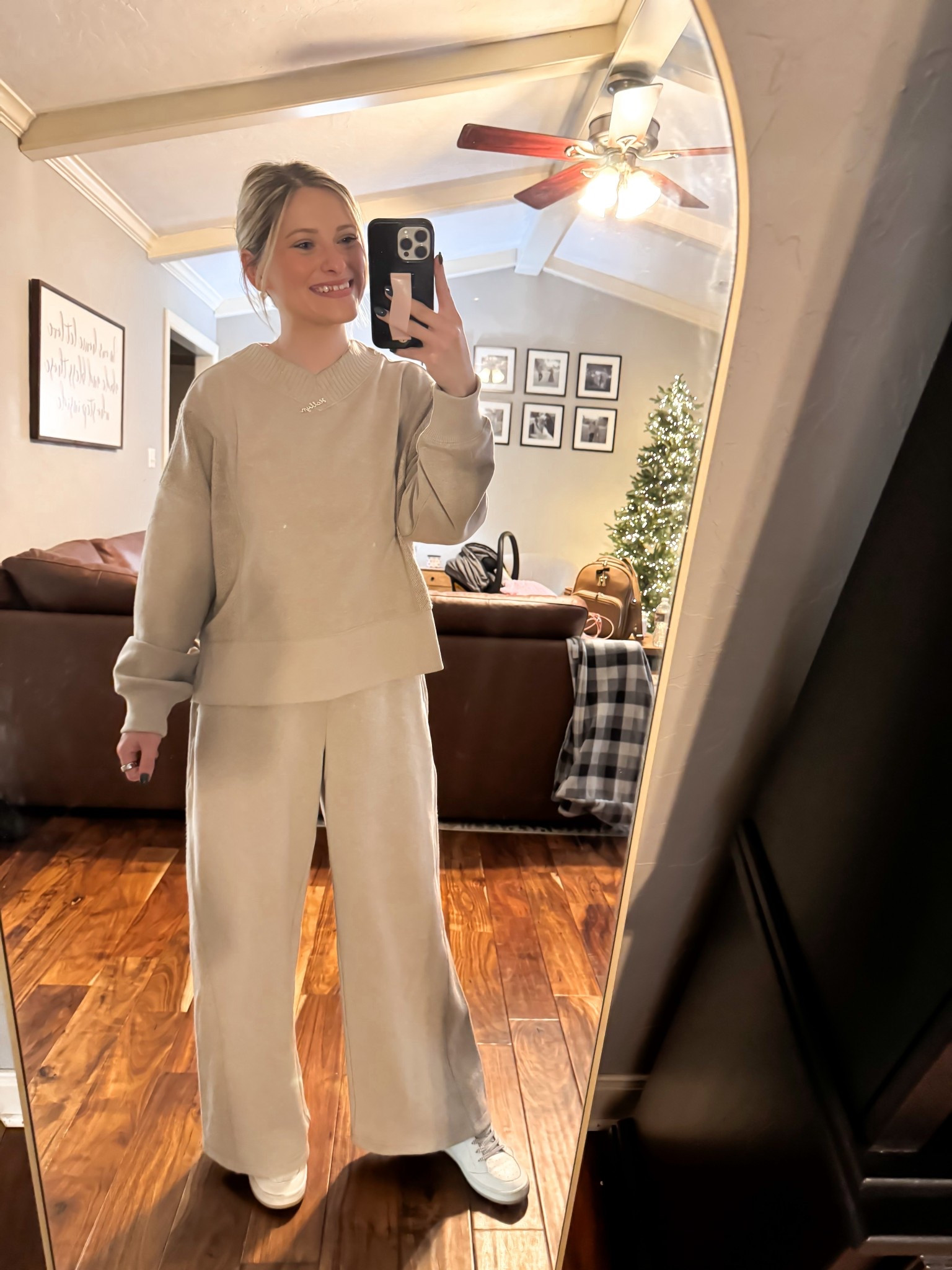 The cutest set EVER // so comfy and currently on sale! Comes in a few different colors! 

Women’s set
Women 
Aerie
Post Partum 

#LTKPetite #LTKGiftGuide