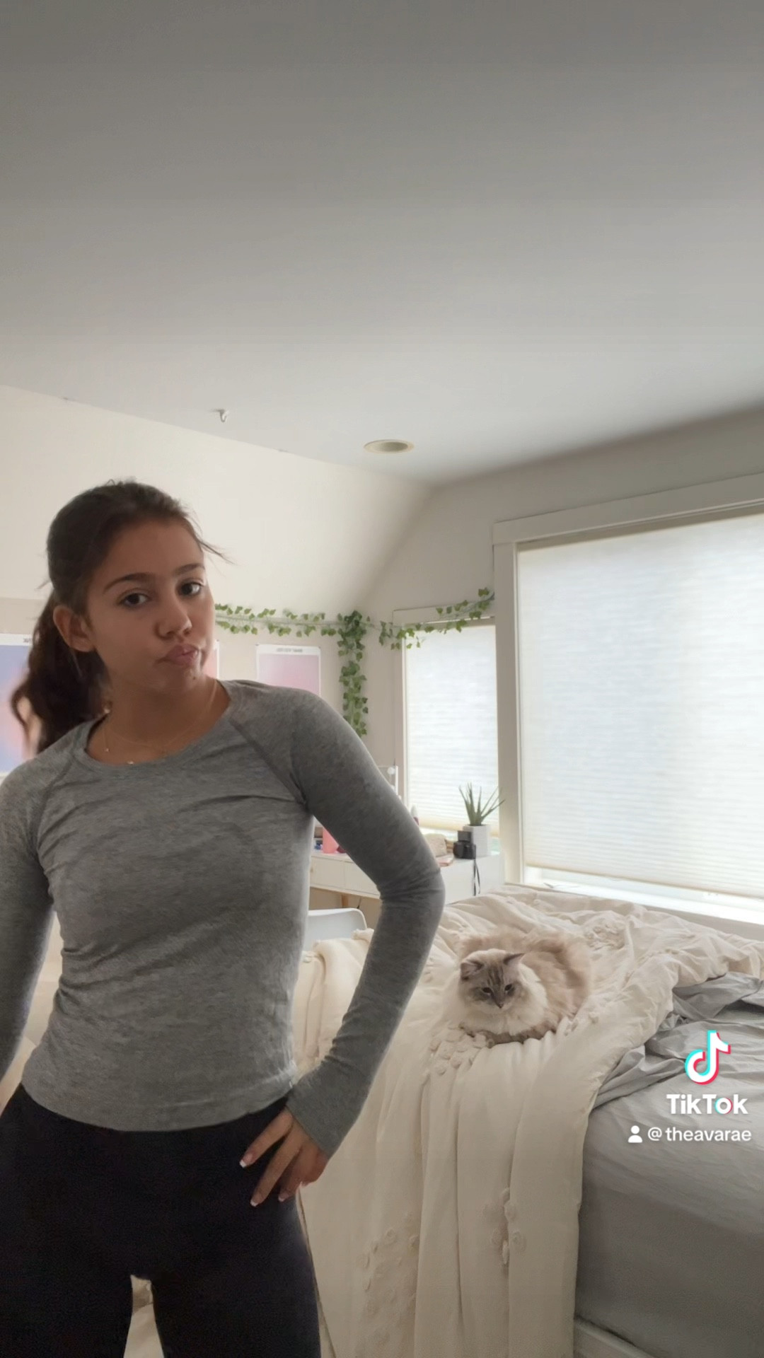 running grwm fit!! *seen on tiktok*
pj set: xs
leggings: 2
sports bra: 4
top: 4