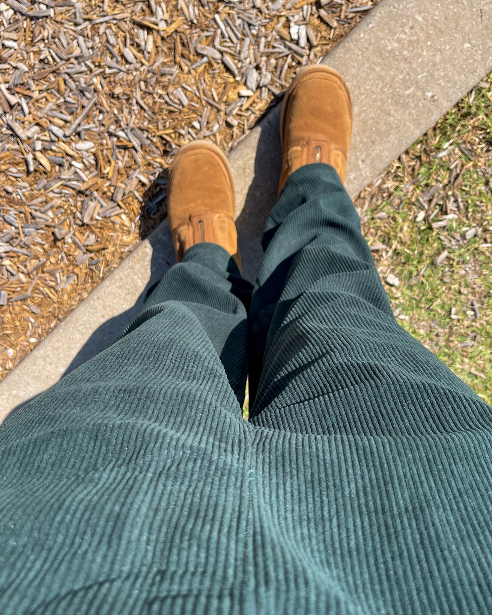Corduroy 😍

(Corduroy overalls & Uggs)

#LTKFindsUnder50 #LTKShoeCrush #LTKSeasonal