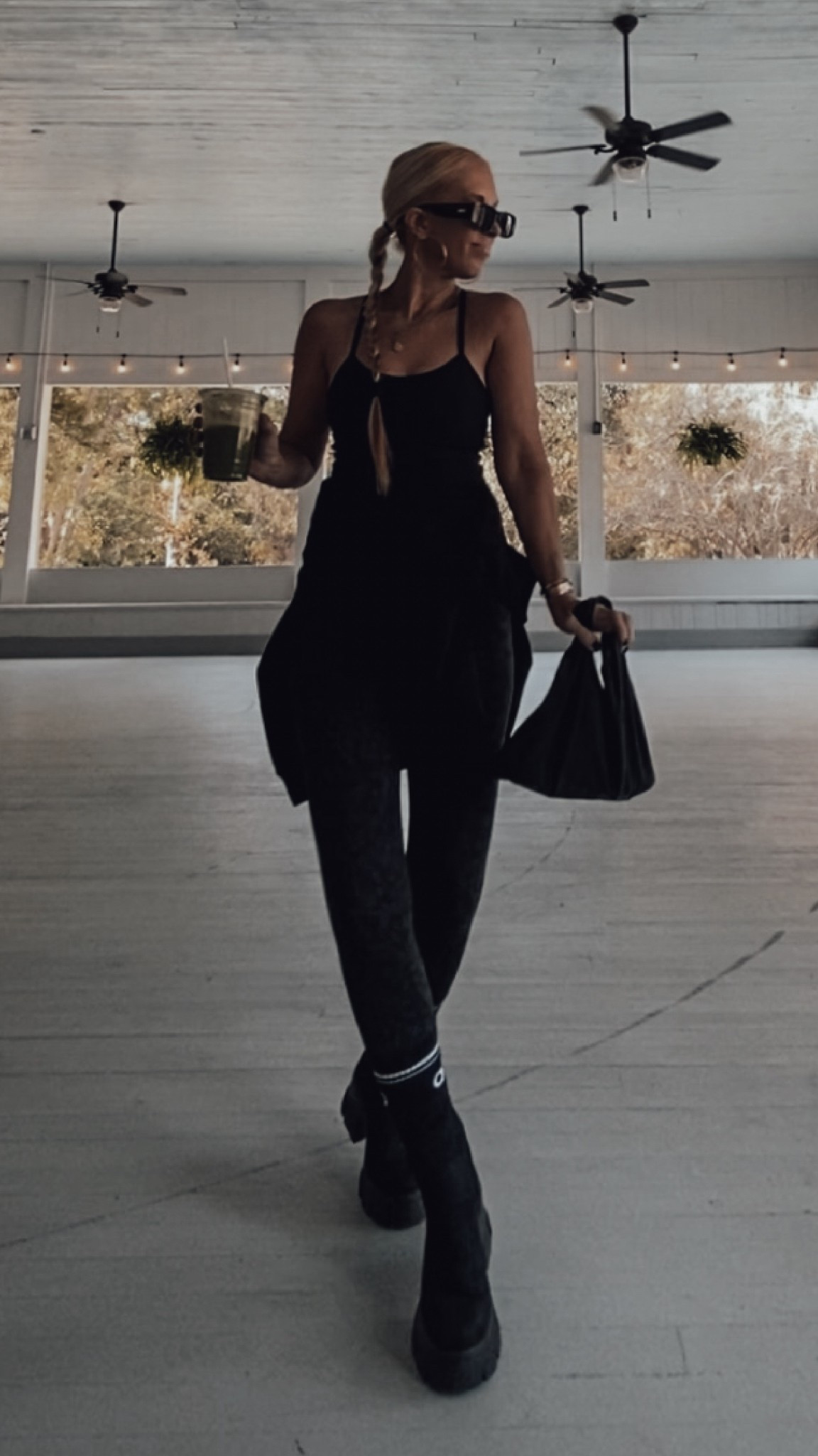 consistency will always win.
not extremes. not burnout. not “all or nothing.”

just like food — if you can’t sustain it, it won’t stick.
same rule applies to training.

the goal isn’t to do less.
it’s to do the right amount — consistently.

more days isn’t always better.
better structure is.

this is for the women trying to force 5+ days,
then disappearing when life gets full.

simple works.
structure works.
long game > short sprints.🖤 xxh. 

#LTKActive #LTKdayinmylife