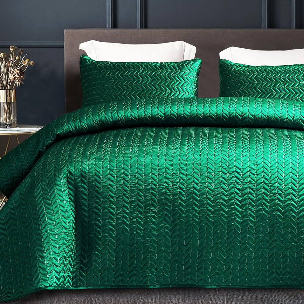 Whale Flotilla Silky Soft Satin Quilt King Size, Luxury Reversible Lightweight Bedspreads Covelet... | Amazon (US)