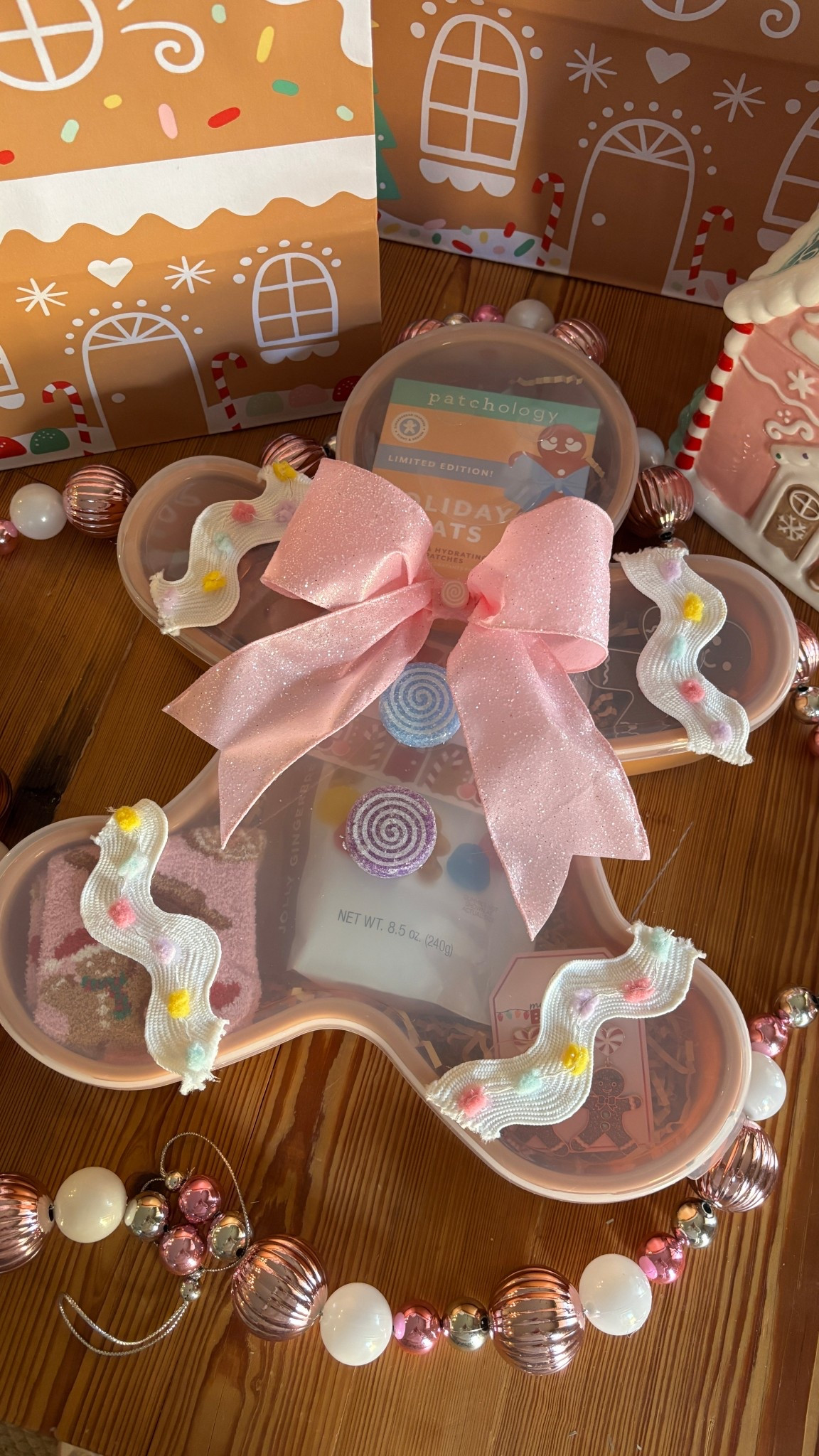 the ultimate gingerbread man gift idea! 💕 perfect for a teacher gift or to spoil your best girl ✨

#LTKSeasonal #LTKGiftGuide #LTKHoliday