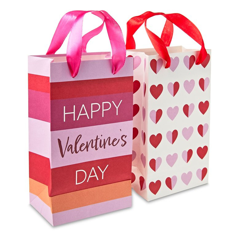Valentine's Day Red & White Small Heart Gift Bags, 5 in x 3.25 in x 8.65 in, 2 Count, by Way To C... | Walmart (US)