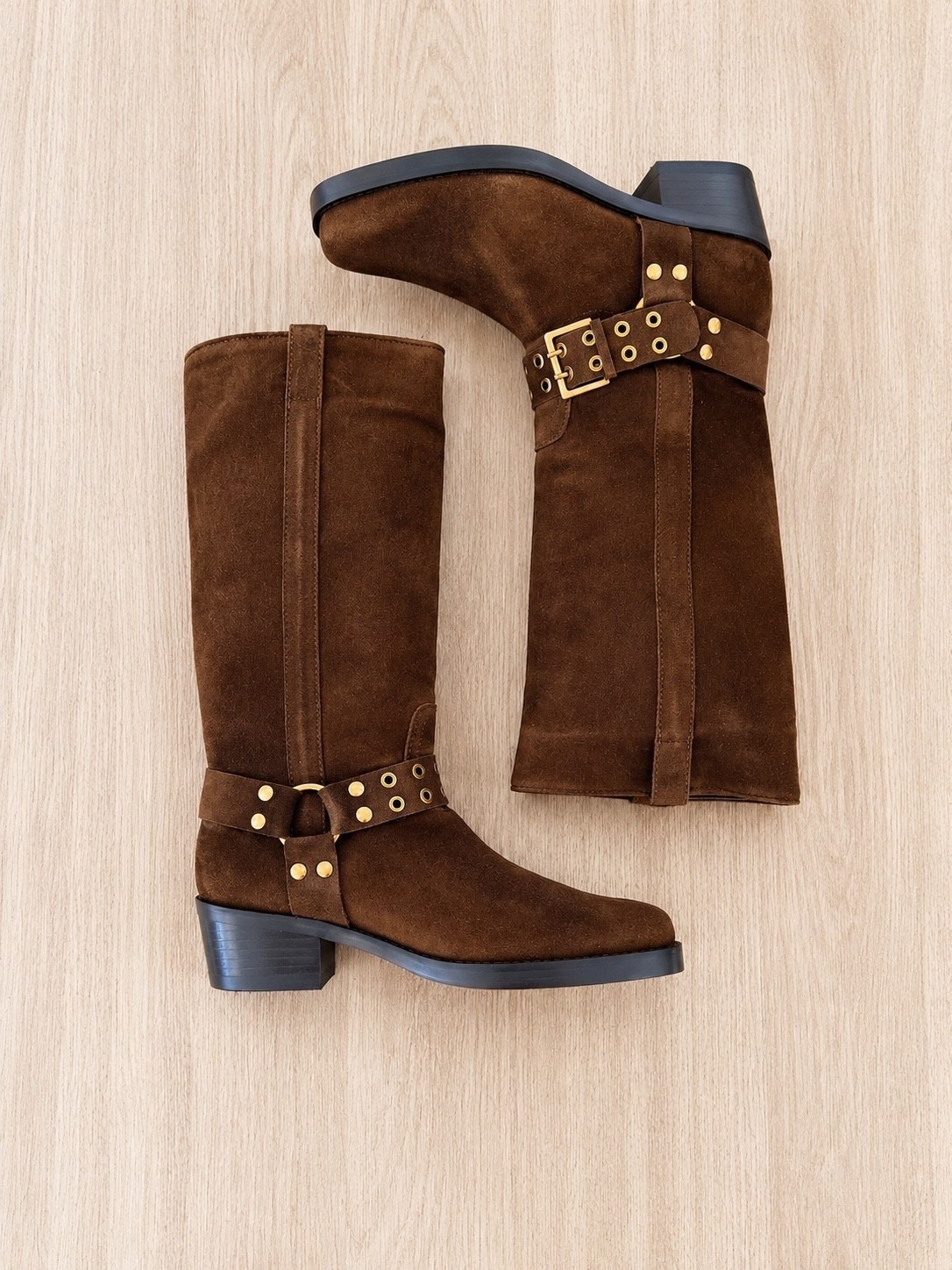 Dolce Vita Rusty Tall Boot

Fit: 🤎 True to size! These have the prettiest western inspired silhouette with a soft suede finish that instantly elevates any outfit. They look so cute with mini dresses, denim, or oversized sweaters for fall. If you’re between sizes or plan on wearing thicker socks, I’d go up a half size. Such a timeless pair you’ll wear year after year. ✨