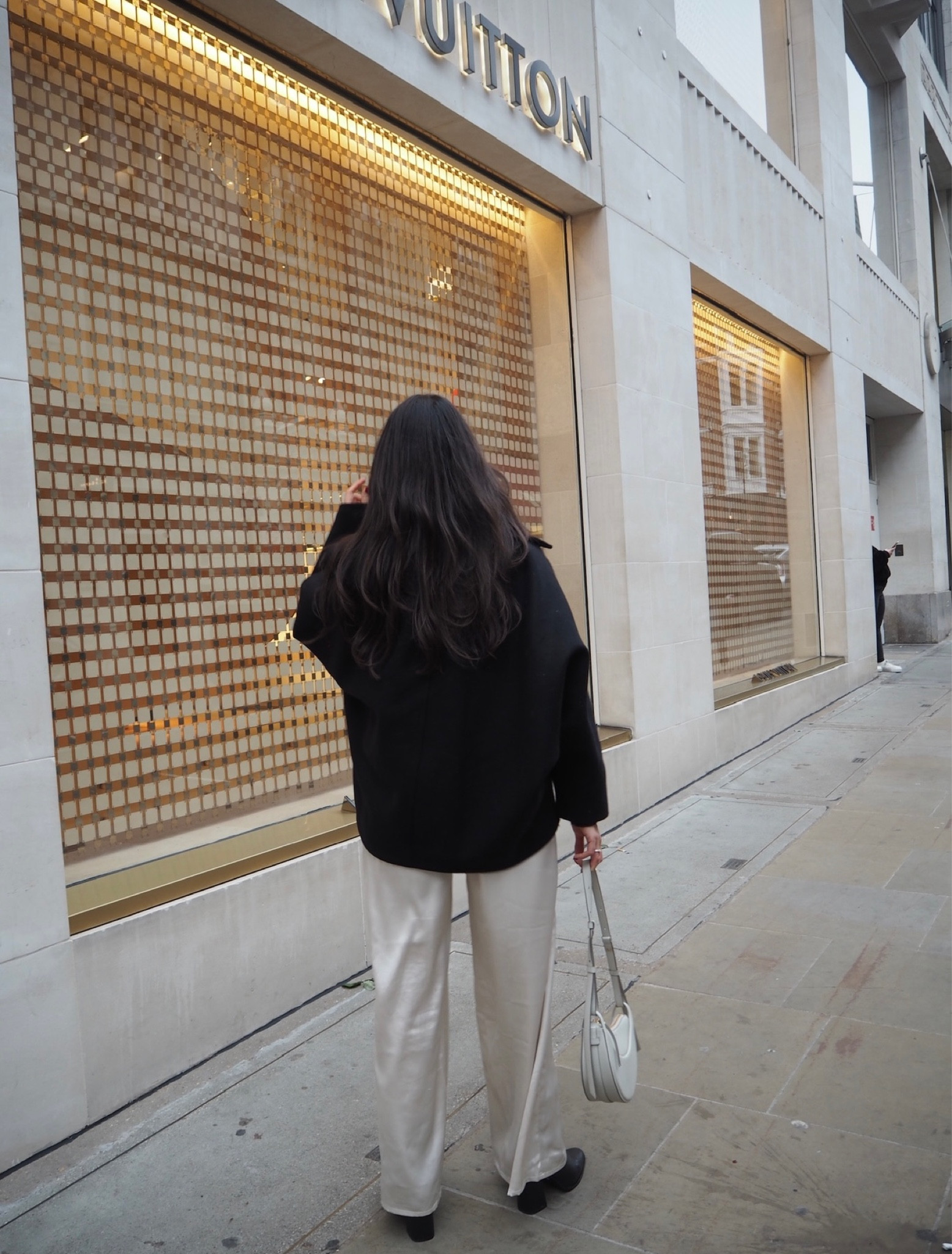 Merry Christmas to you all! I hope you’ve all had the most amazing day! 
Just thought I would share one of my favourite December looks with you! It’s so cosy, comfy yet also chic! 
These champagne coloured satin trousers make the outfit!!

#LTKGift 

Zara, Zara viral jacket, Polene, satin trousers!

#LTKSeasonal #LTKfindsunder100