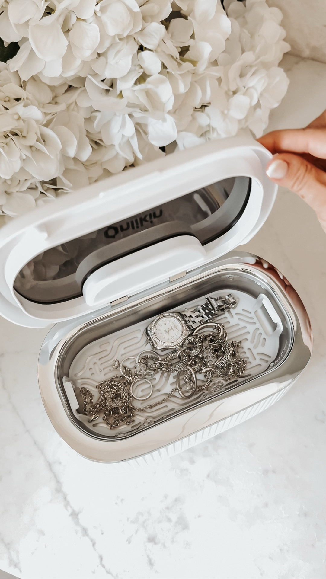 Amazon Big Spring Sale ✨
Whoever invented this ultrasonic jewelry cleaner is genius. Sparkling clean jewelry, eyeglasses, and more. My husband and I couldn’t get over how clear our lenses are after cleaning our eyeglasses. Visible difference!! #amazon


#LTKHome #LTKSaleAlert #LTKBeauty