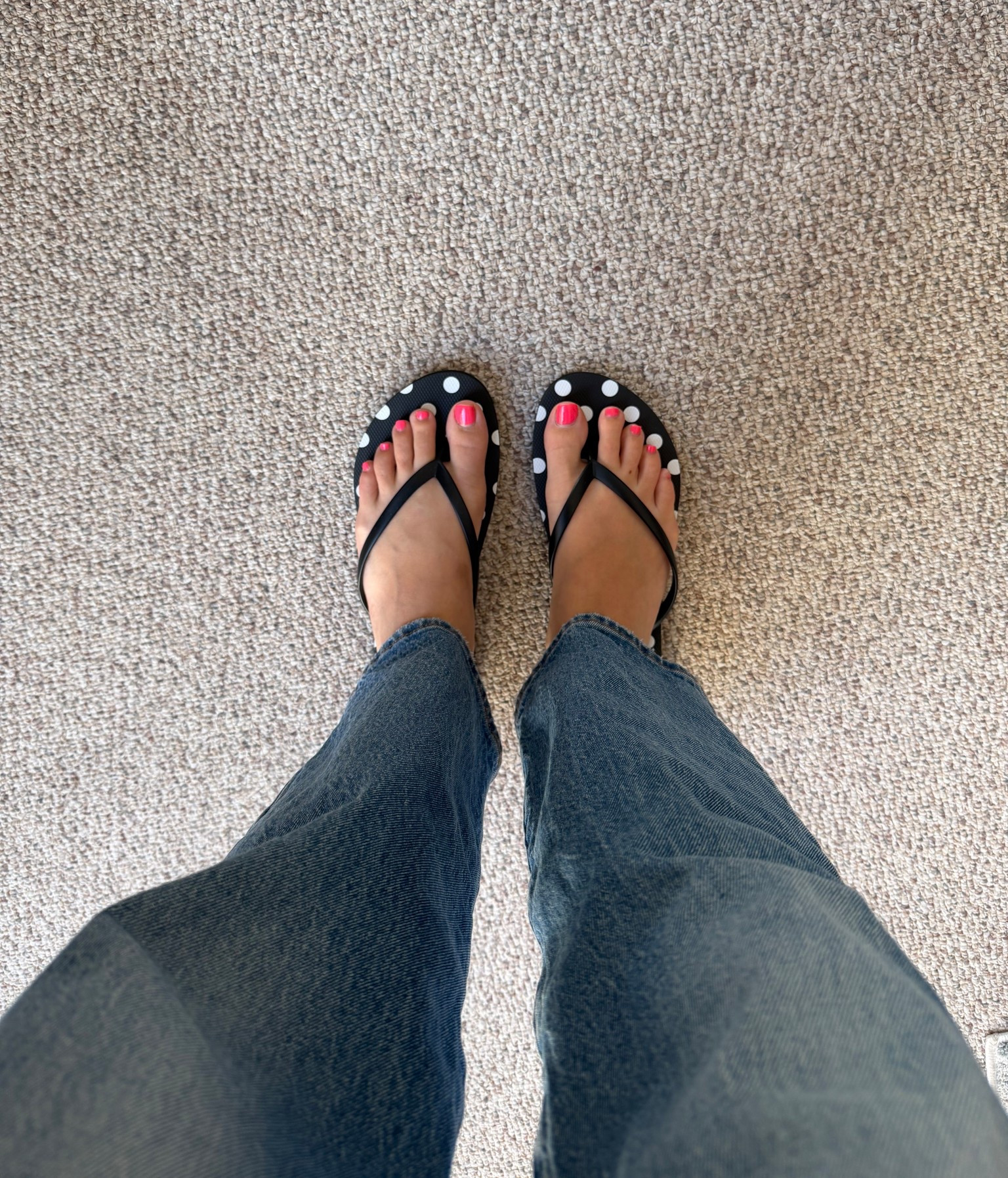 Polka dot flip flops 🙌🏼 

#LTKootd #LTKdayinmylife #LTKgrwm
