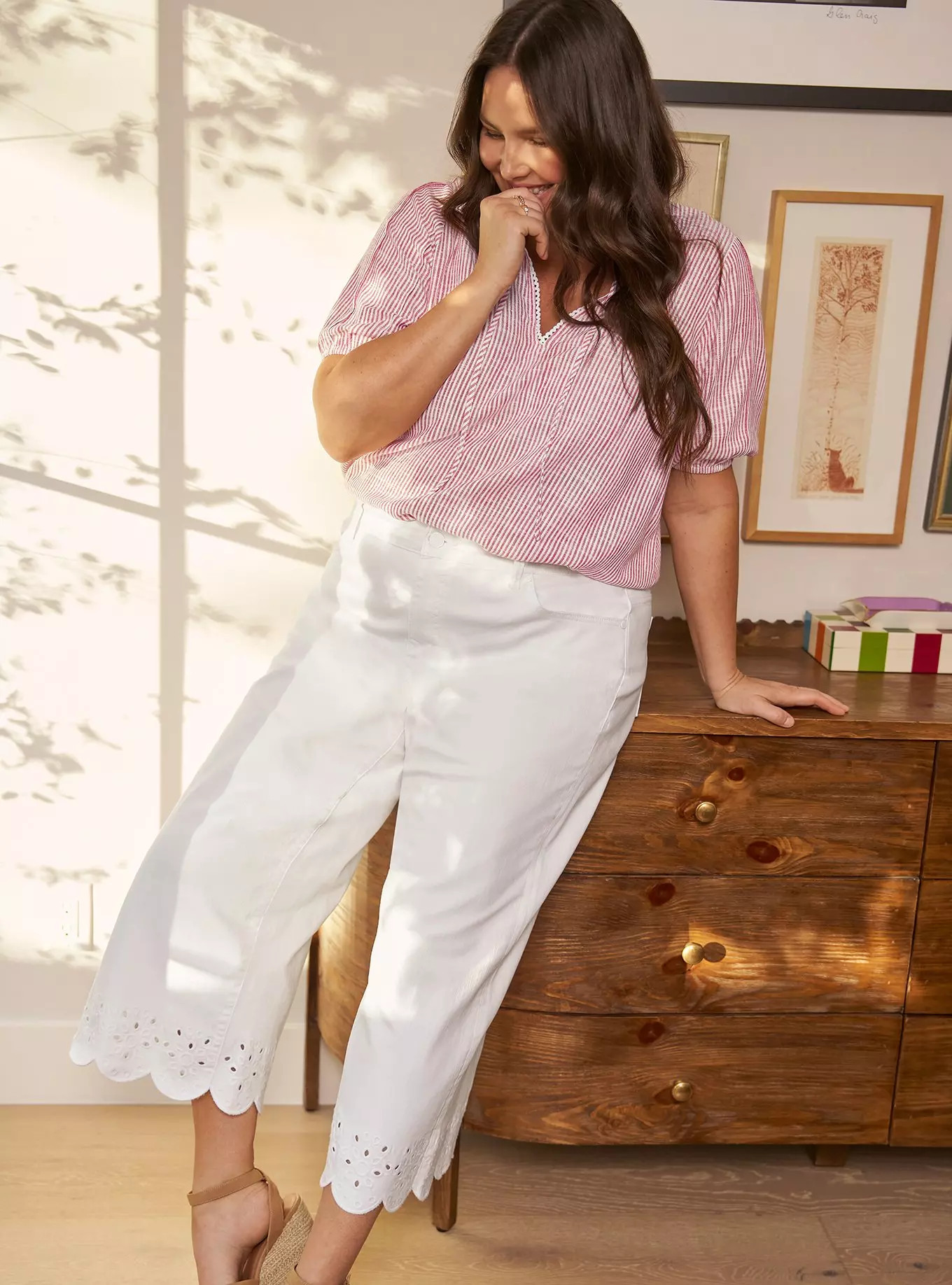 Belle Isle Scalloped Hem Crop Jeans | Torrid (US & Canada)