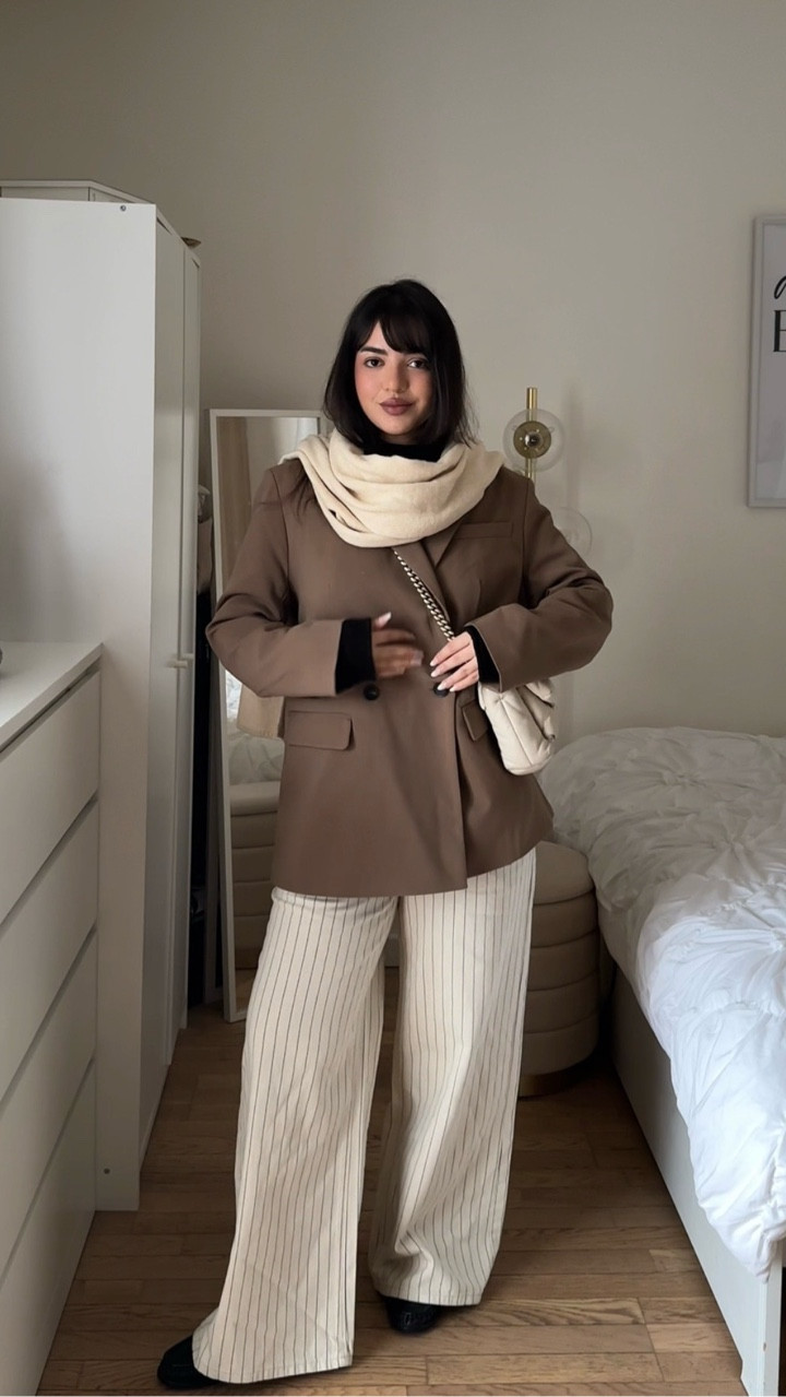 Neutrals with a splash of black 🧸
Details : 
Jeans - @edikted 
Sweater - @asos 
Shoes - @tommyhilfiger 
Blazer - @jennyfer 
Bag - @proenzaschouler 
Scarf - @zara 
.
.
.
.
.
.
.
.
#grwm #outfitinspo #outfitideas #winterstyle #winterfashion capsulewardrobe casuallook casualchic zara hm aesthetic lookbook lookdujour outfitdiaries minimalstyle NYC Fashion winteressentials timelessfashion ootd