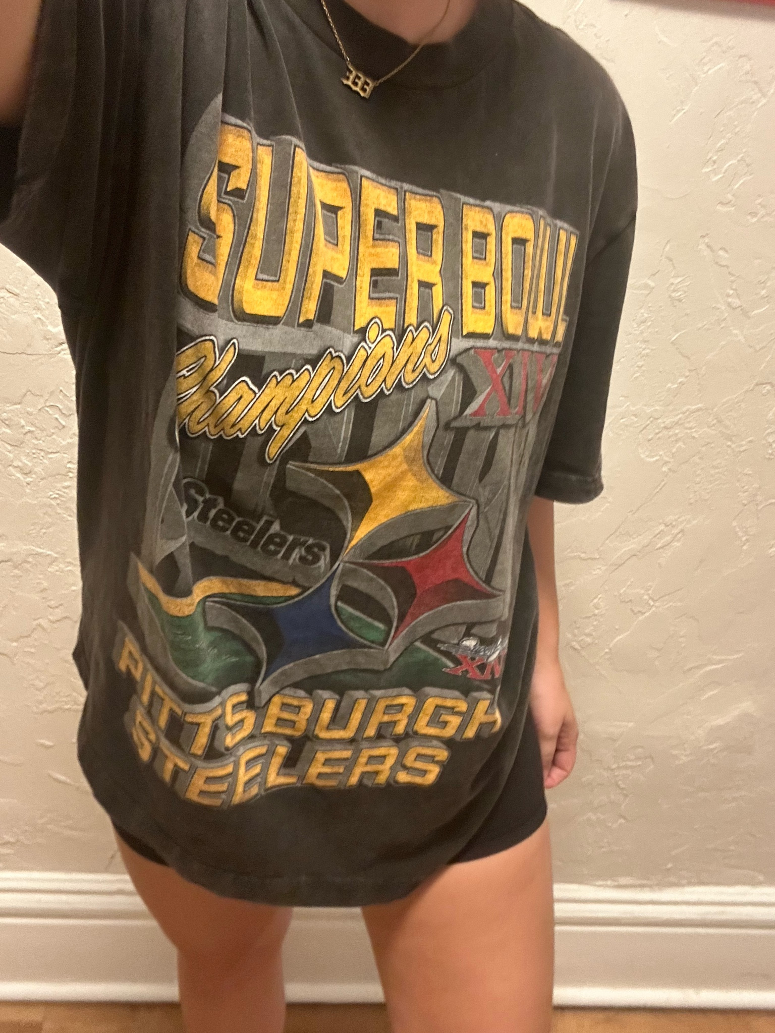 Abercrombie’s NFL collection featuring the best oversized graphic tee! This Pittsburgh Steelers tee is so soft and so comfortable! I did a men’s large for a nice oversized fit! 
NFL Saints 
NFL graphic tees 
NFL game day 
NFL Steelers 


#LTKFindsUnder50 #LTKSeasonal #LTKStyleTip