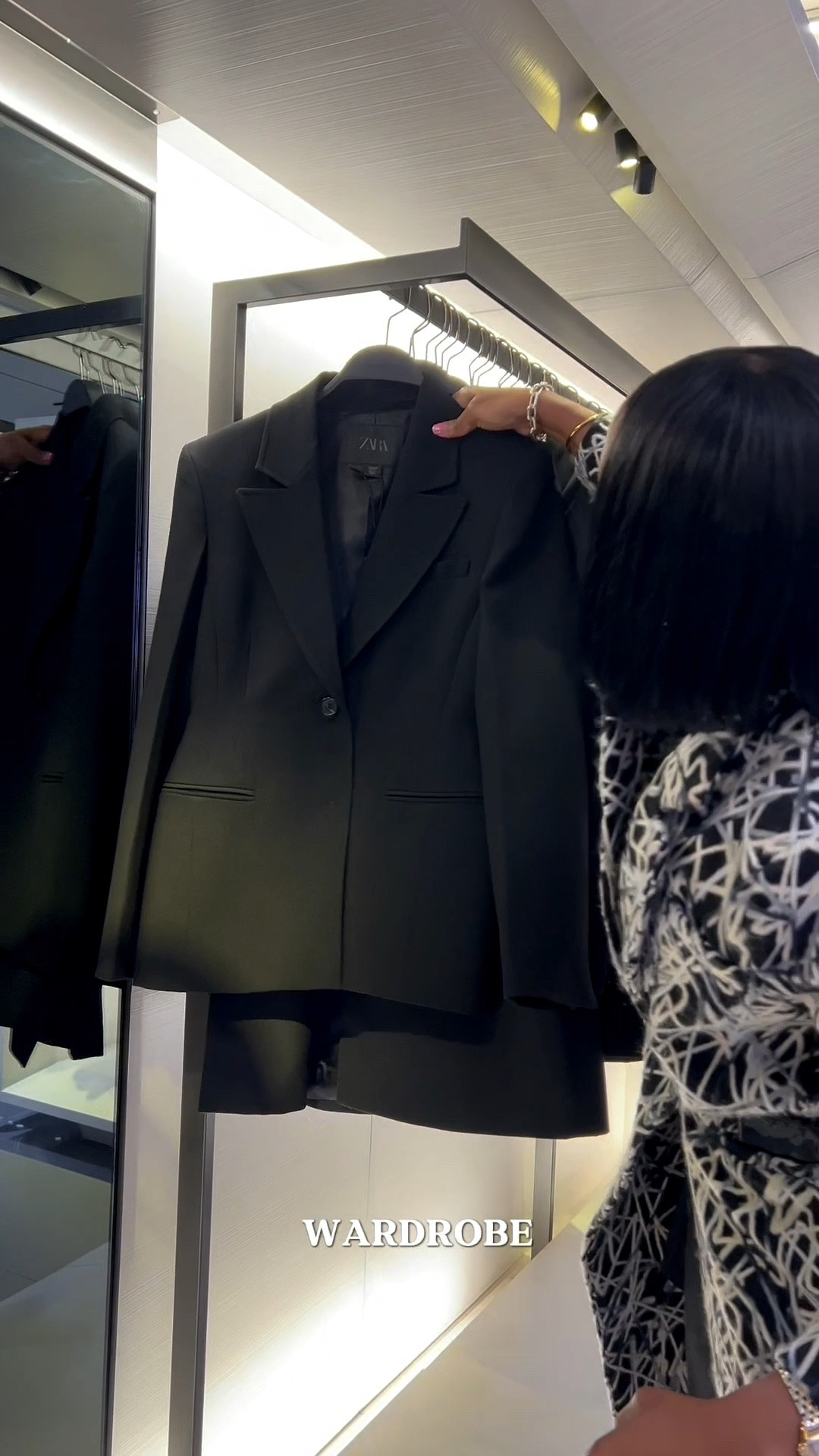 We love a good #Sale but remember add staples and classics and not space savers in your wardrobe! #Zara #ZaraSale #Shoppingvlog

#LTKSaleAlert #LTKvlog #LTKOver40