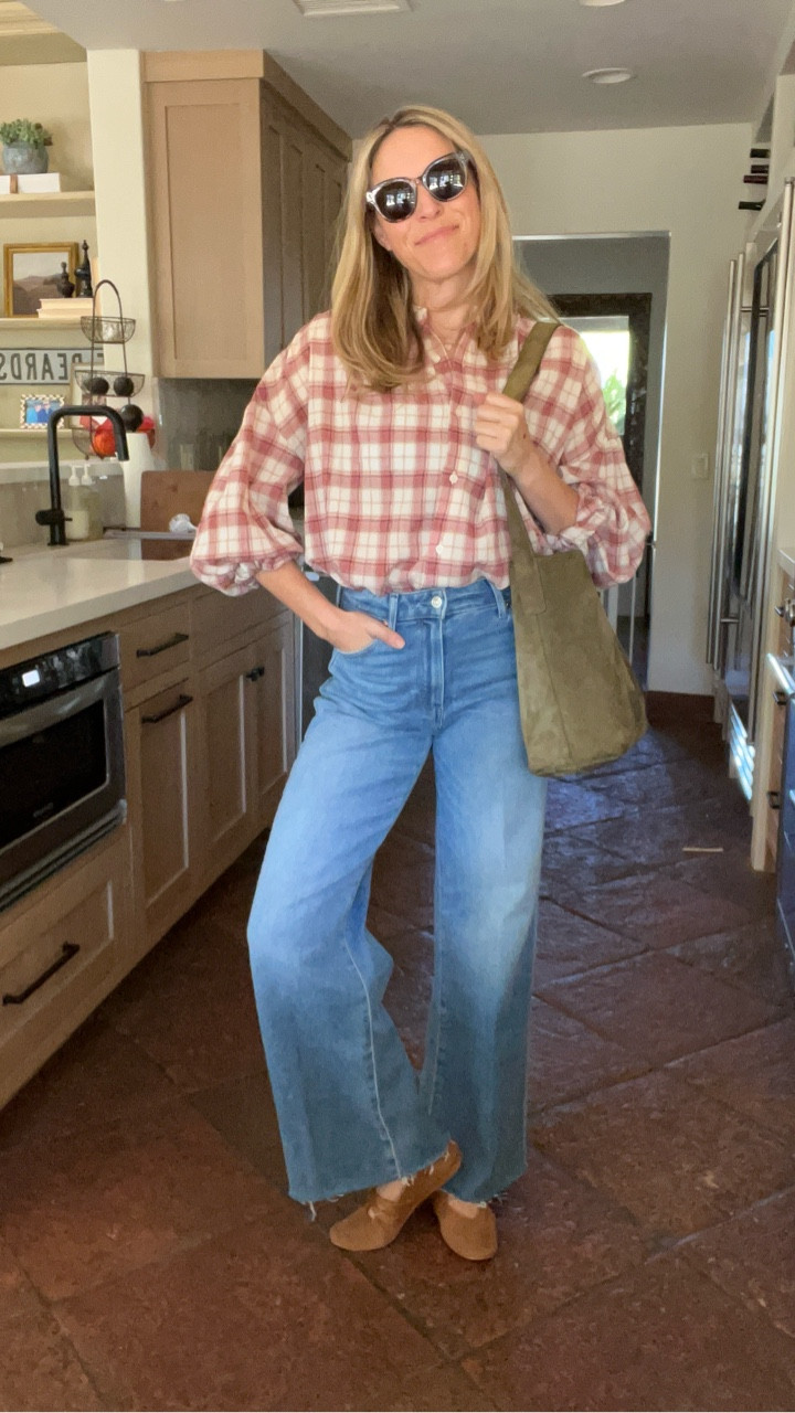 Let’s get dressed 🤍

Pink is trending! This blouse brings it in but not too much. Great for a casual outing and also looks great with white on bottom!

Top runs big. Laura sized down one and is in an xs. Jeans are tts and the 31 inch inseam. She is 5’5”.

#LTKSeasonal #LTKStyleTip #LTKOver40