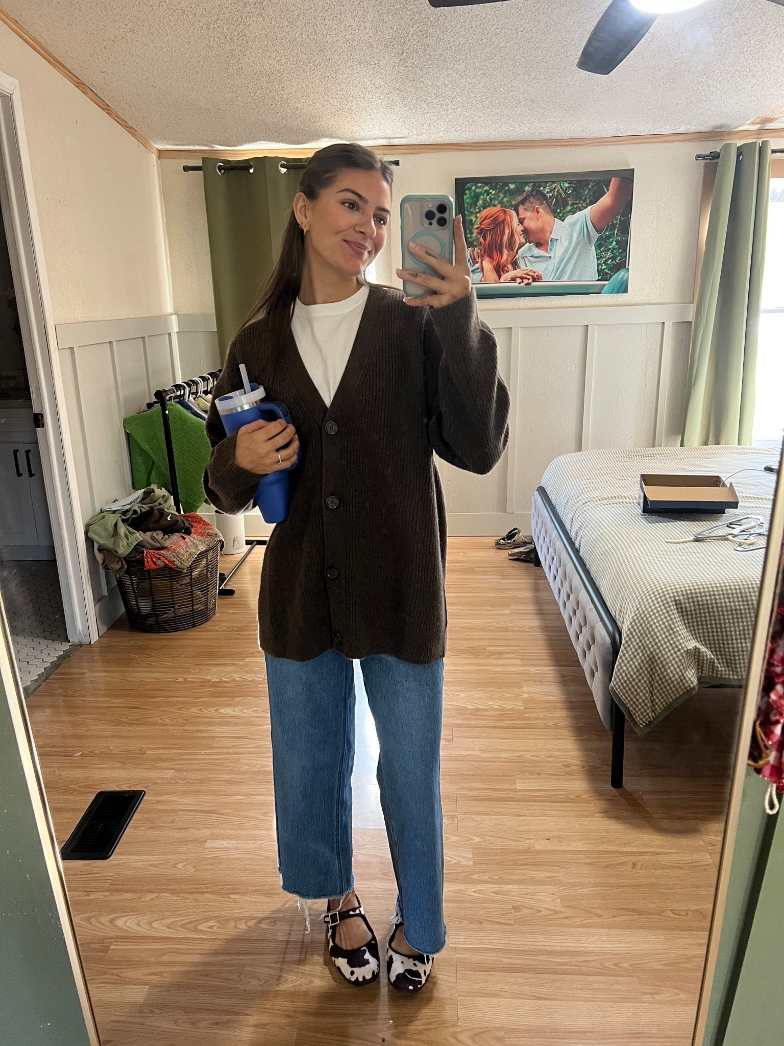 tshirt- small
cardigan- small
jeans- TTS
shoes- TTS

#LTKShoeCrush #LTKFindsUnder100 #LTKStyleTip