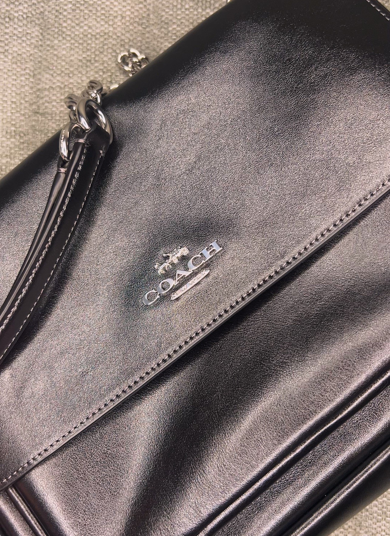 unboxing of this coach elodie bag coming soon ✨👀



#LTKHoliday #LTKGiftGuide #LTKootd