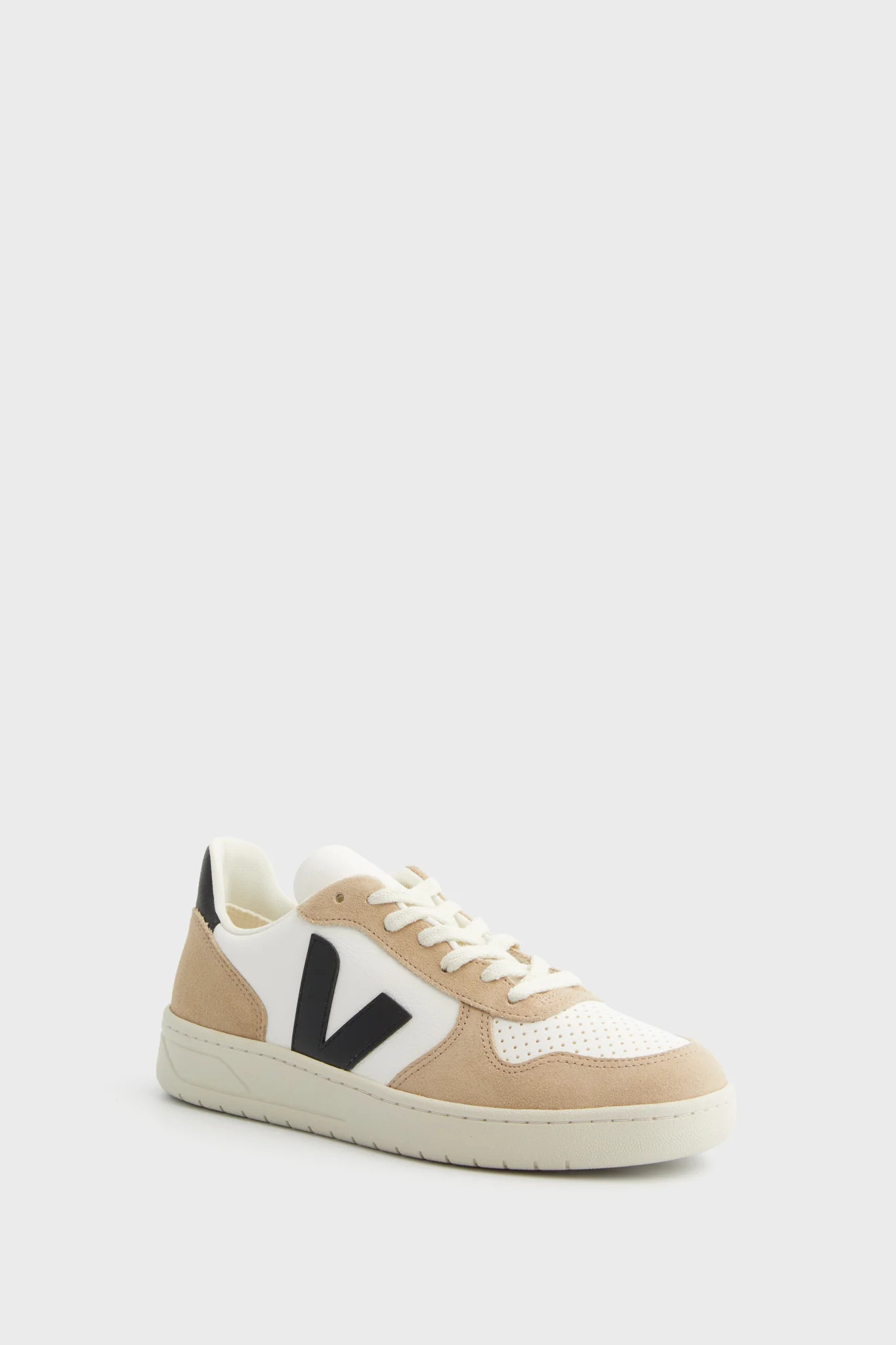 Extra White Black Sahara V-10 Sneakers | Tuckernuck (US)