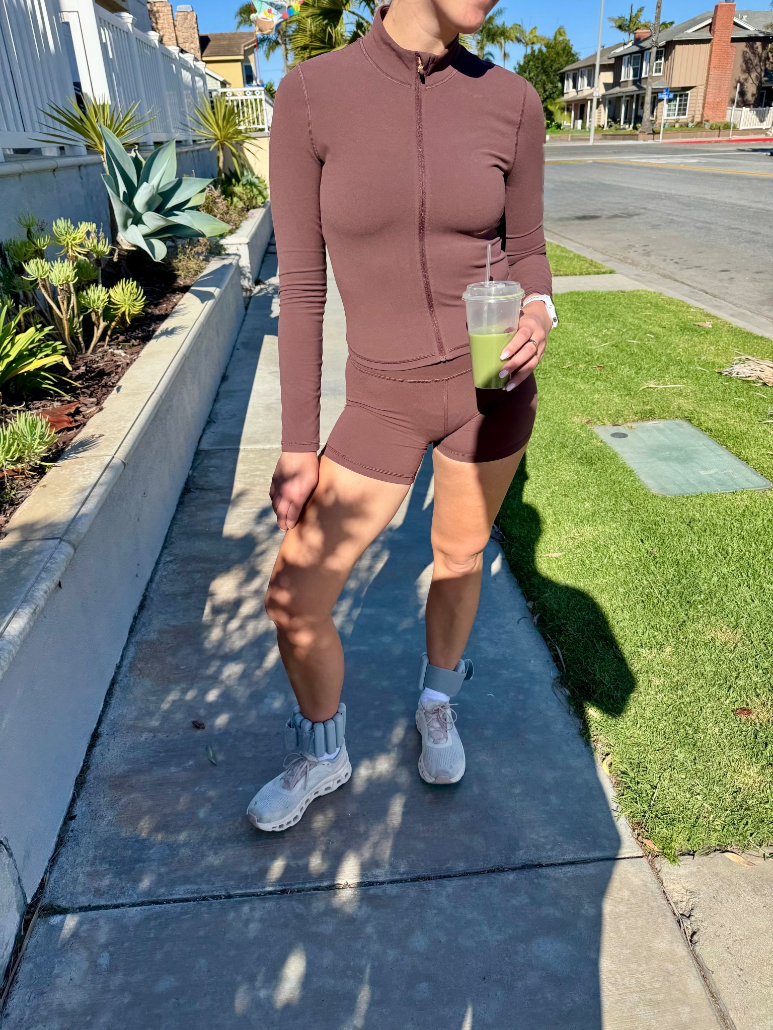 Post Pilates walk brown outfit and bala bagels🤎🤎 

#LTKmorningroutine #LTKootd #LTKActive