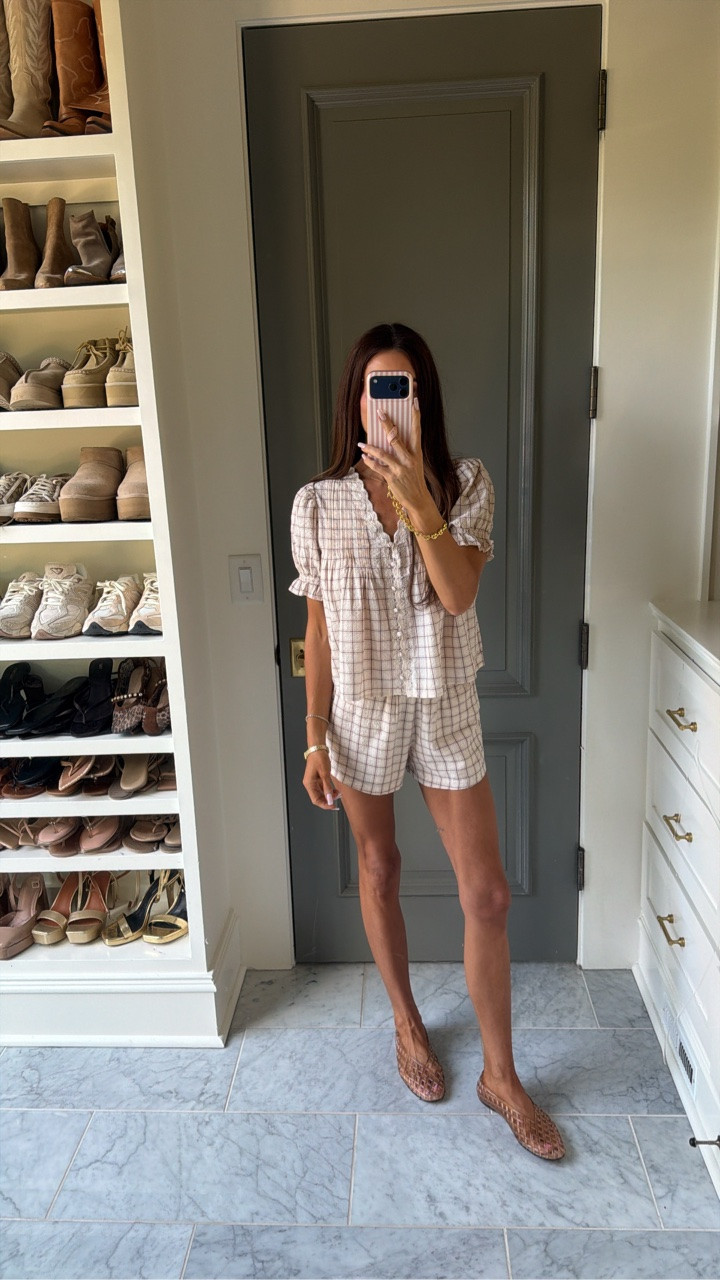 Wearing an extra small in top & shorts

Fall transition outfit

#LTKootd