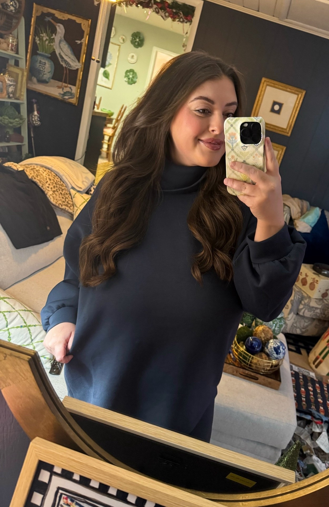 Excuse the mess — Christmas is coming DOWN today, but had to share this set! Y’all know I’m a sucker for a good sweatshirt. Add the matching leggings? I’m SOLD. The Bounce Fleece line from Old Navy is BUTTERY soft and the leggings don’t ride down whatsoever! I’m wearing the navy but they have 4 other colors! And you need them ALL. AND they’re on SALE 💰

#LTKActive #LTKPlusSize
