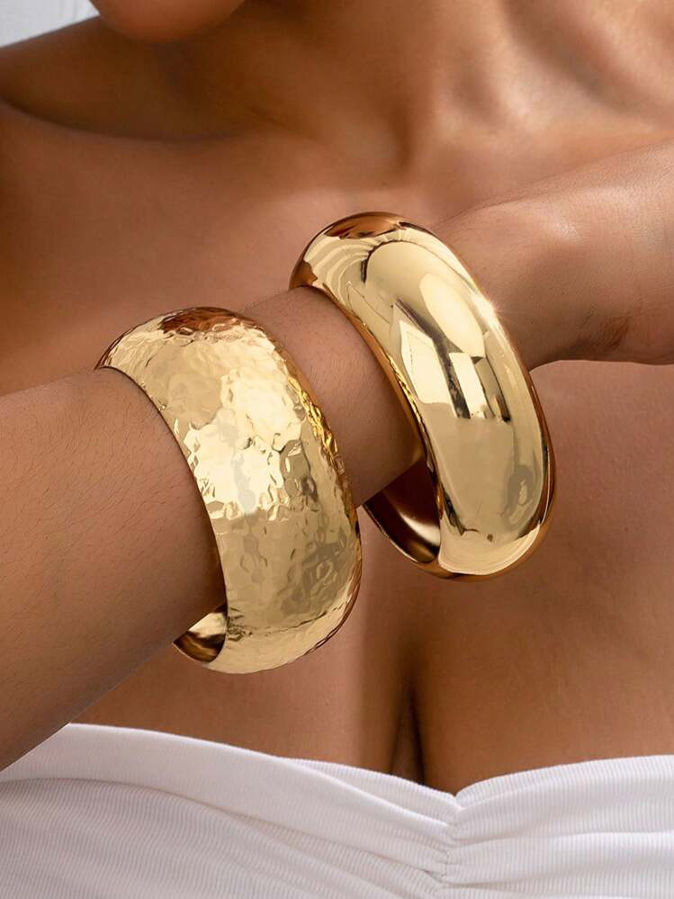 2pcs Wide Plain Glossy Hammered Texture Bangle Bracelet Set For Women | SHEIN