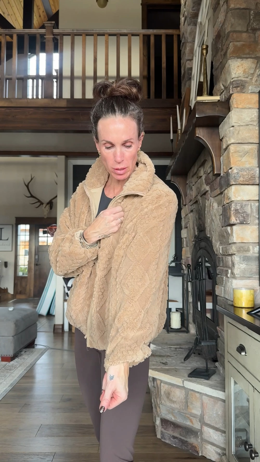 Workout ootd
Jackie @target
Leggings @amazon
Top @lululemon 
Shoes @nike


#LTKActive