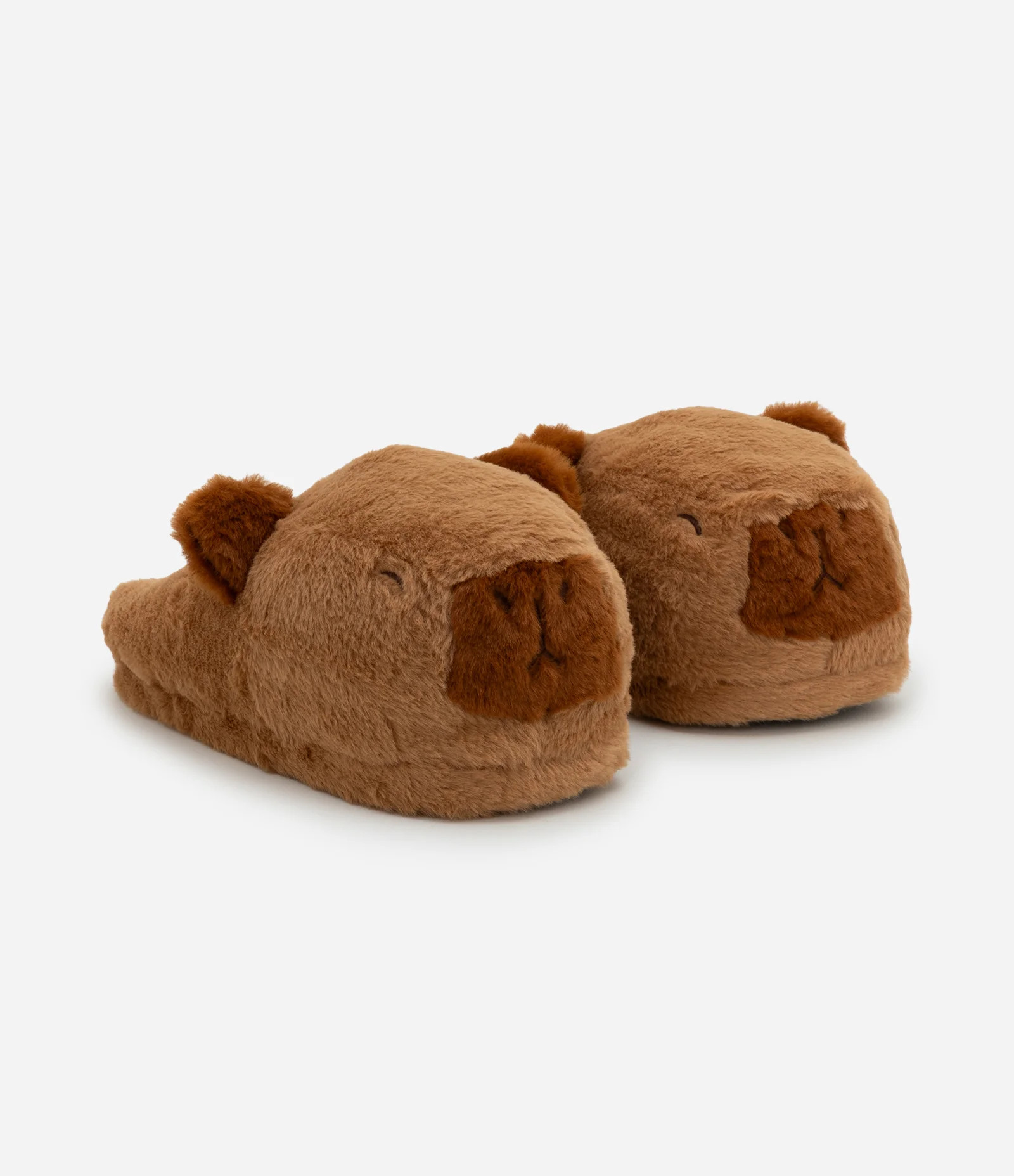 Pantufa Fechada Quentinha em Formato de Capivara Marrom - Lojas Renner | Renner (BR)