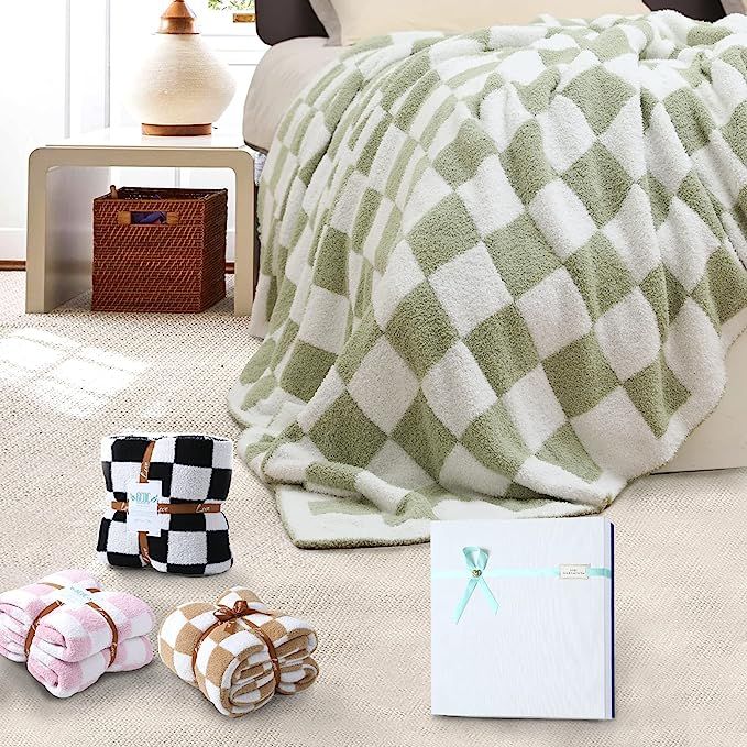 Checkered Throw Blanket, Knitted Checkerboard Grid Warmer Fluffy Shaggy Soft Cozy Fuzzy Bed Best ... | Amazon (US)
