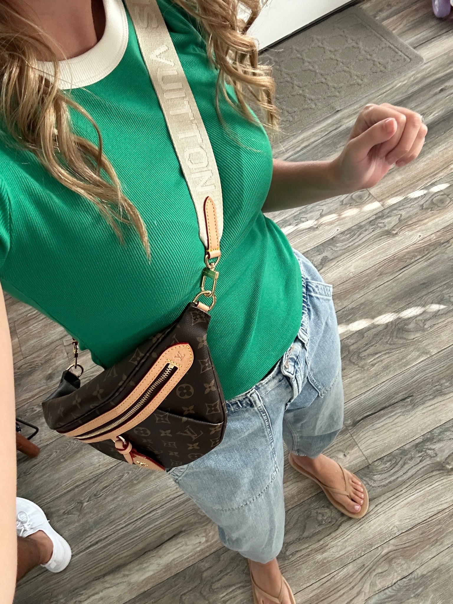 A casual outfit for running errands! Love this baby tee from old navy, and these jogger jeans from Gap are everything! 

#LTKSeasonal #LTKFindsUnder50 #LTKStyleTip