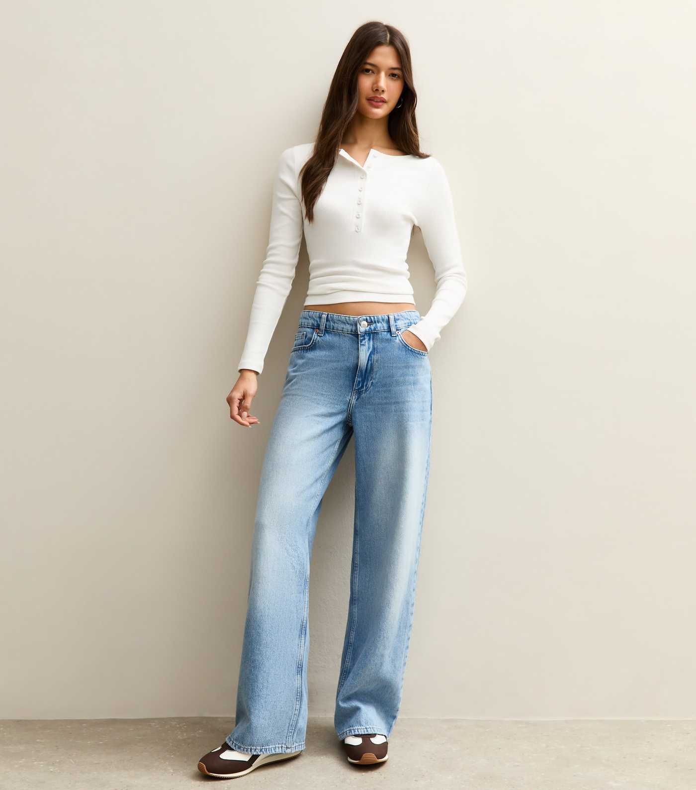 Mid Blue Low Rise Wide Leg Jeans | New Look | New Look (UK)