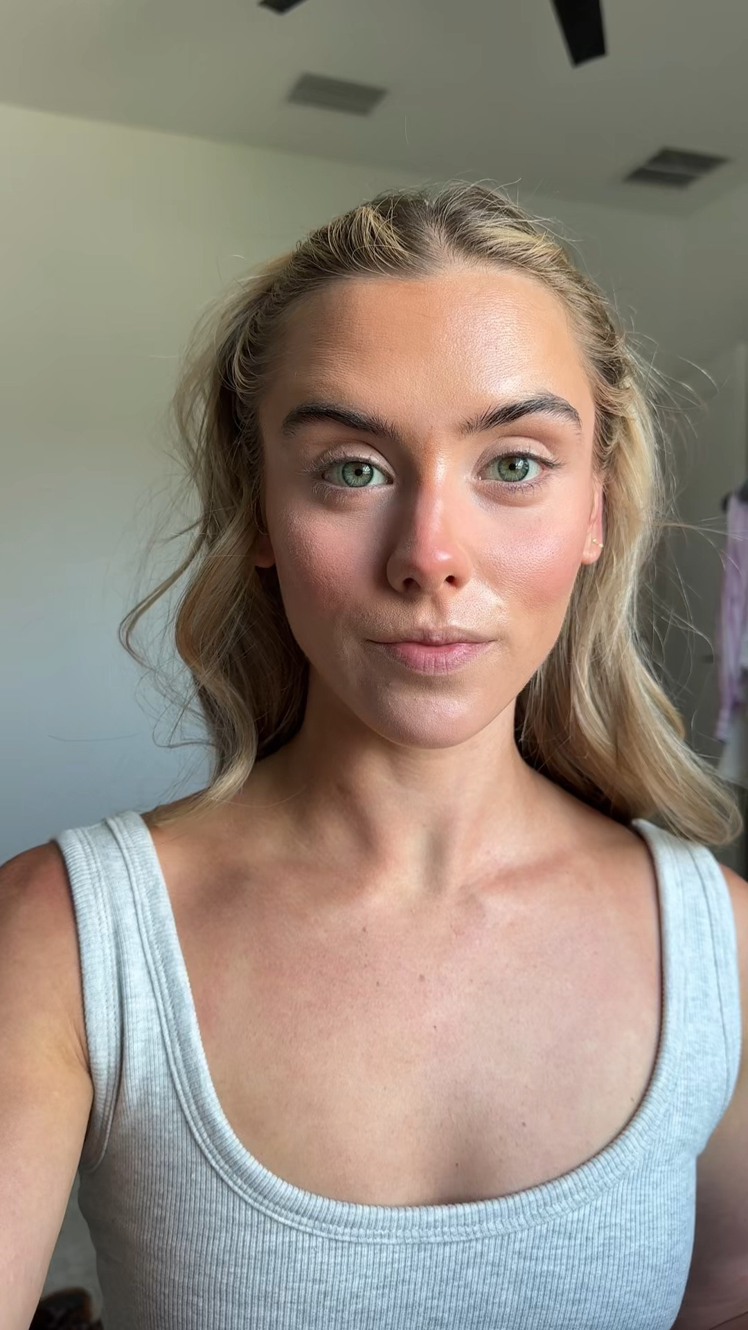 @DIBS Beauty  code is SLOANE. warm weather means using the glow bronzer to get that “just got back from the beach” look 😌 this has been my ride or die bronzer for 2+ years now and it once had a waitlist of 5,000+ people for the shade caramel cappuccino! 

#powderbronzer #bronzer #bakedbronzer #dibsbeauty #bronzerhack @DIBS Beauty

#LTKgrwm #LTKselfcare #LTKBeauty