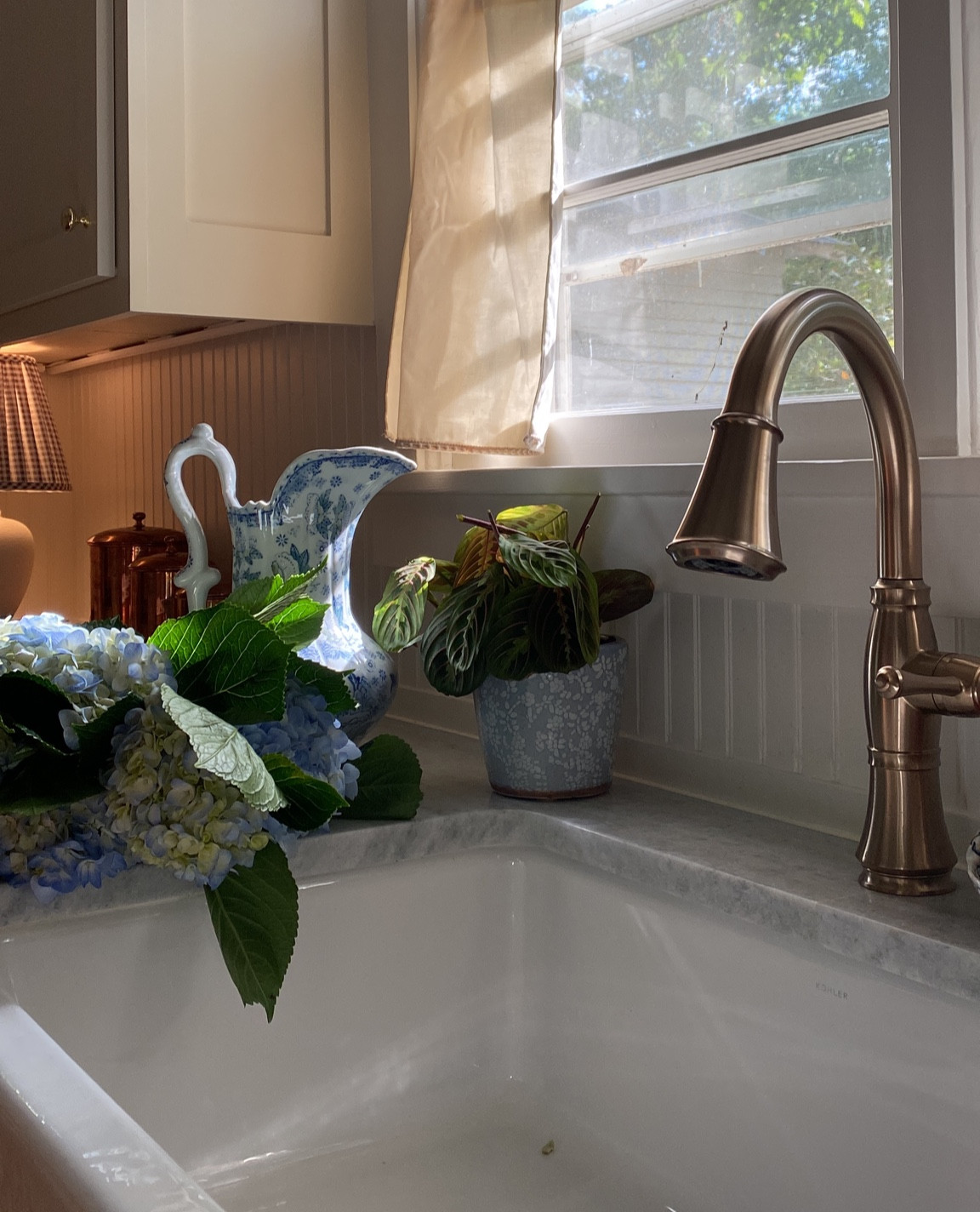 Pretty kitchen flowers 🌸⛅️🌷