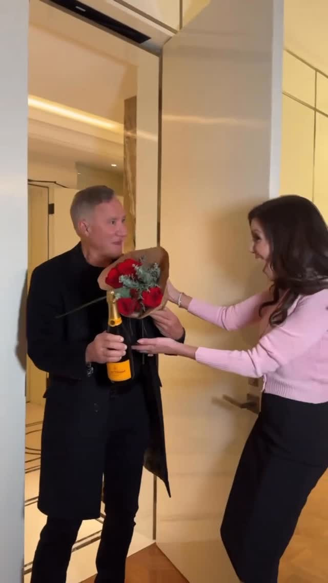 29 years of Valentine’s and he still manages to surprise me ! 🤷🏻‍♀️🤣💃🏻🥂💐

#coupleshumor #couplescomedy #happyvalentinesday #husbandwifecomedy #husbandwifejokes

#LTKdayinmylife #LTKootd #LTKWorkwear