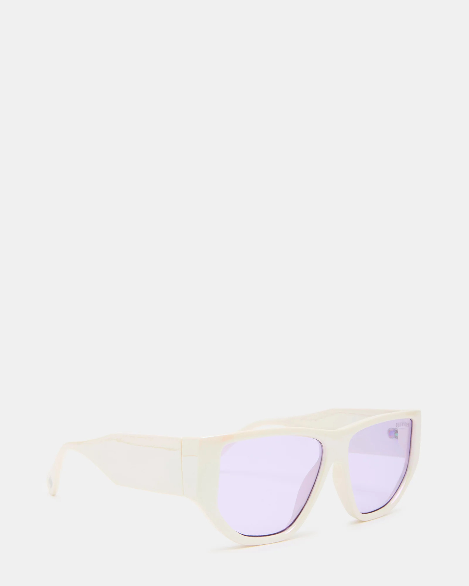 Nicko Sunglasses Off-white | Steve Madden (US)