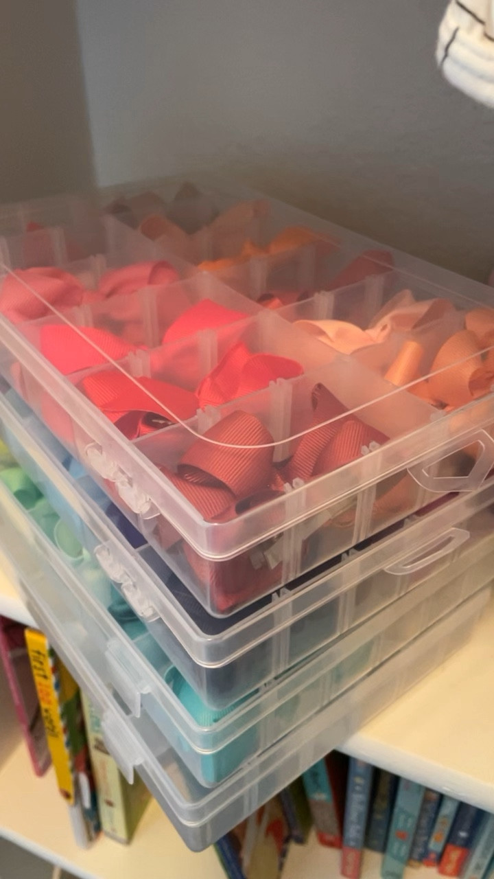 Was just putting my toddlers bows away and thought I’d share! 

Love these bows from Amazon and I store them in these containers!

Toddler bows // Amazon bows v// little girl bows