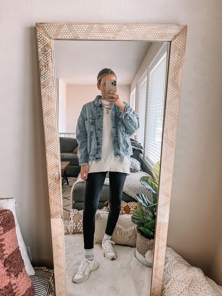 Friday ootd✨ wearing a small denim jacket, small pullover and size 4 leggings 

#LTKstyletip