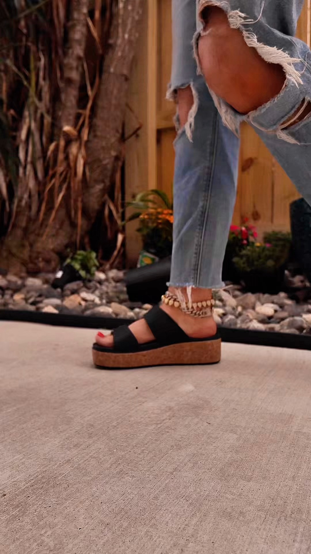 Step into summer with ease—the Crocs Lo-Vo Sandals are your perfect blend of comfort and style. Whether you’re strolling city streets or relaxing by the beach, these lightweight wonders have you covered! #crocs #crocssandals #crocslowlowsandals #crocsspotlightday #ad @Crocs  

 #LTKootd #LTKActive #LTKTravel