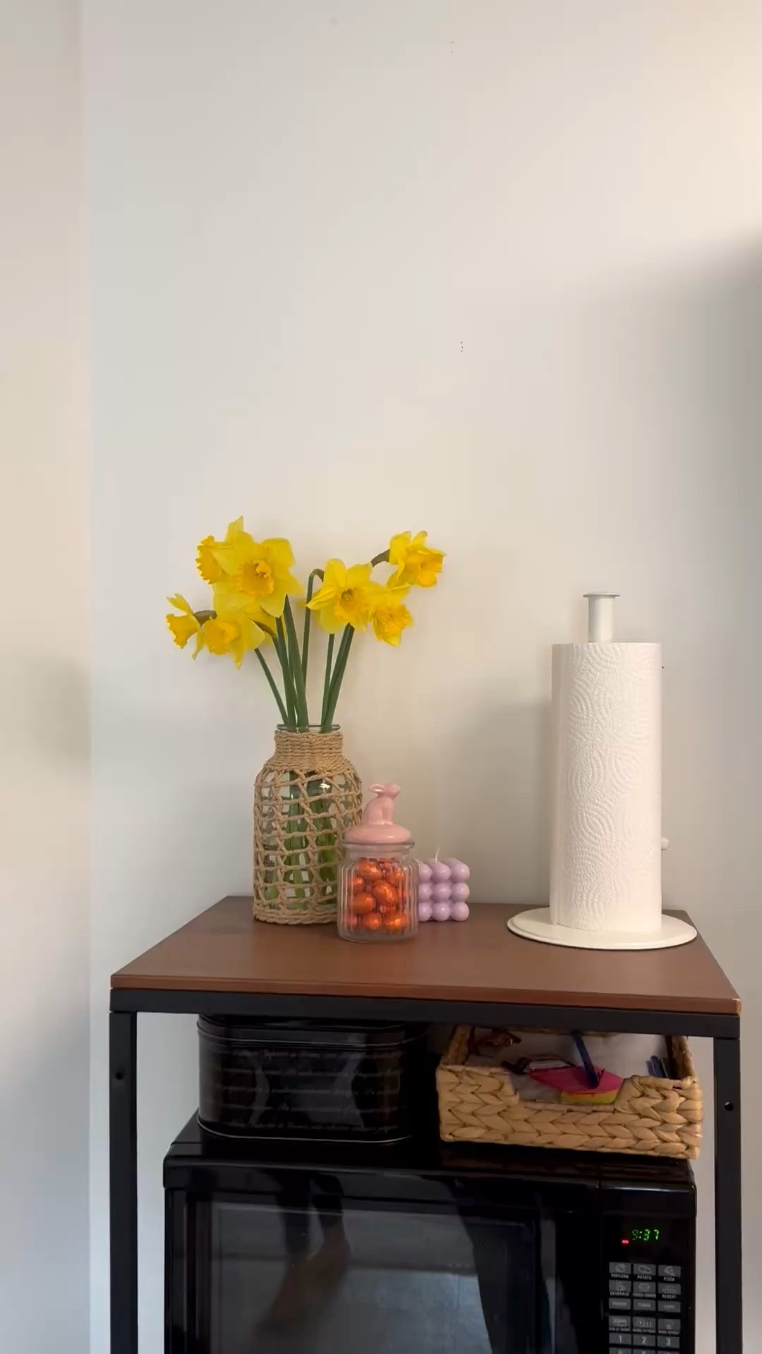 Spring shelf styling with fresh florals 🌼 simple, cozy, and perfect for everyday decor. Everything linked in my LTK ✨

 #ltkhome #springdecor #cozyhome #homestyling #shelfdecor #neutralhome #simpledecor

#LTKSeasonal #LTKHome #LTKU
