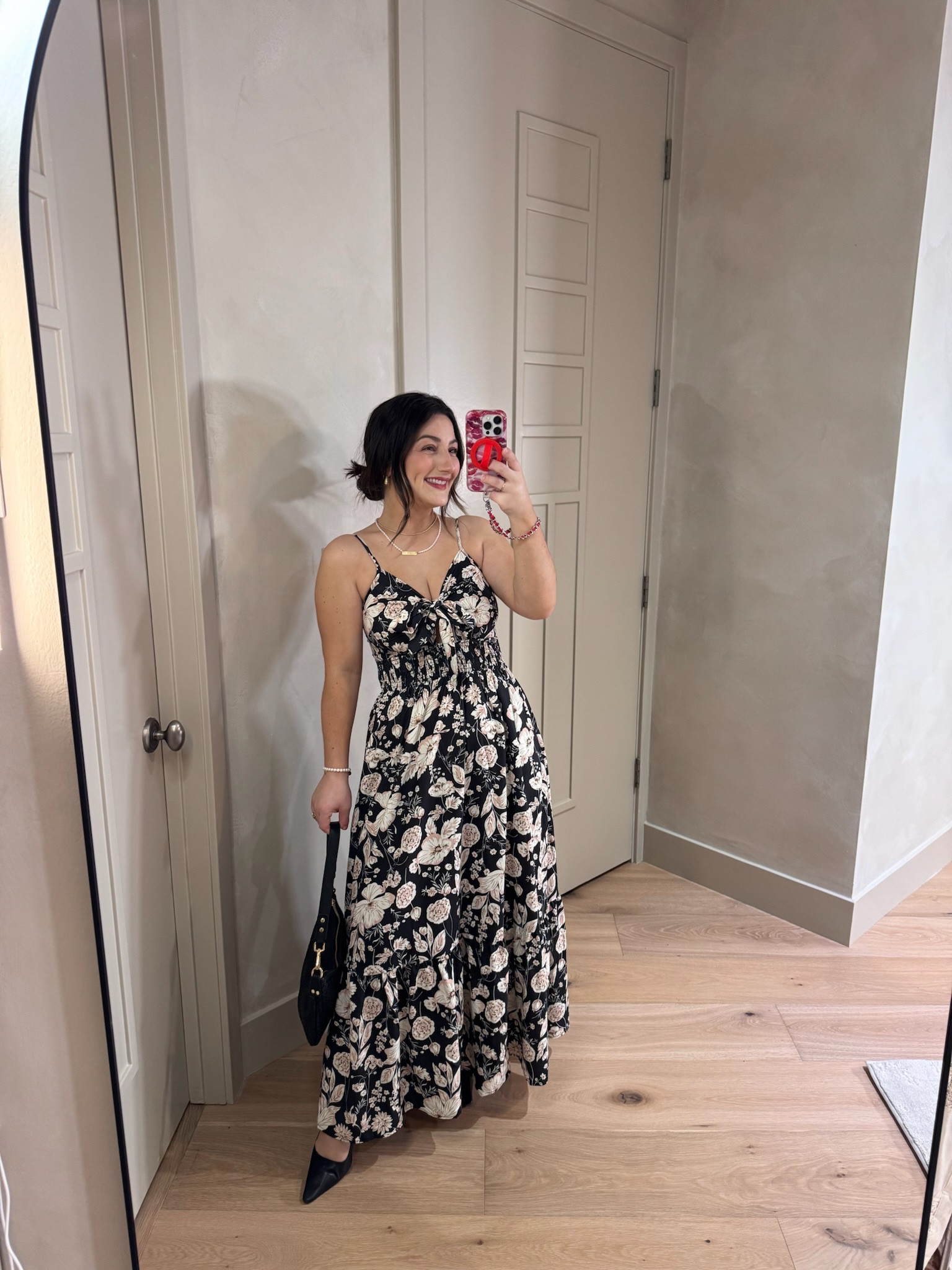 Floral maxi dress! 

Size small in color black beige floral 

5'0" 140lbs
Petite friendly!


#LTKPetite #LTKWedding #LTKTravel