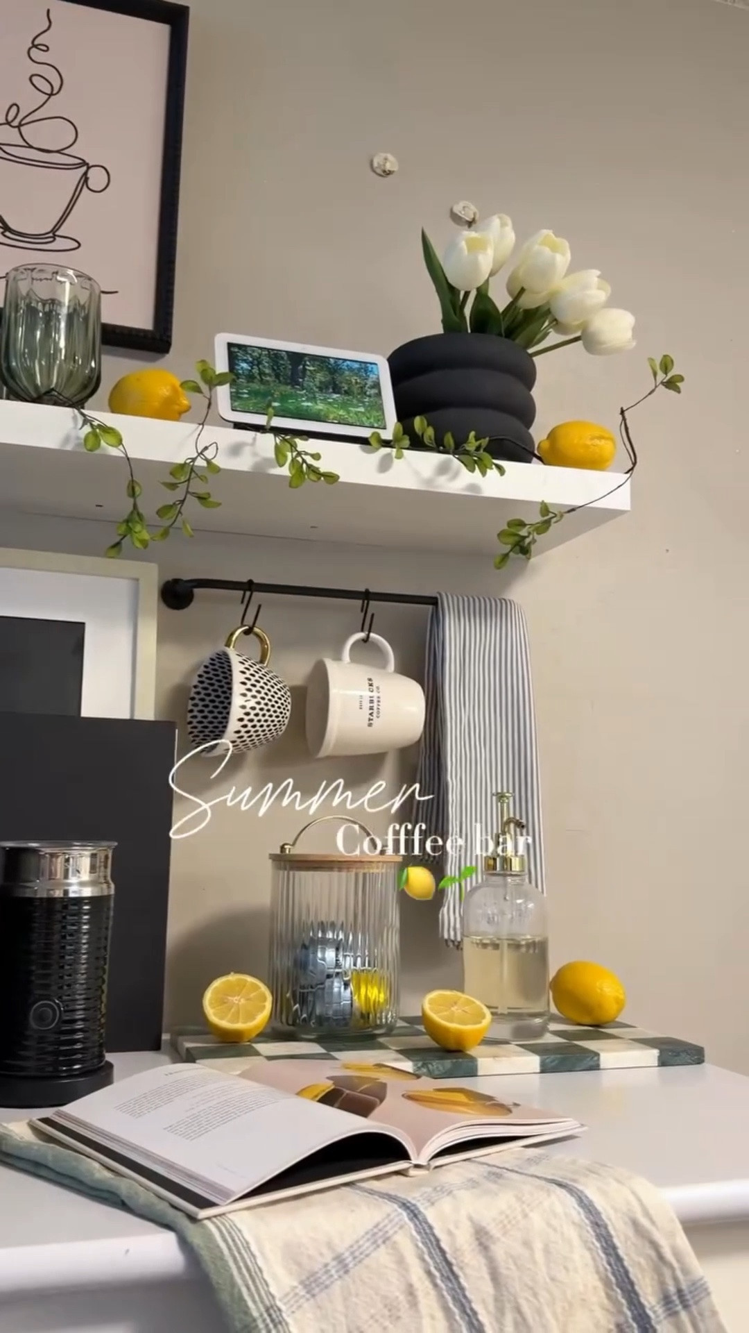Summer Coffee Bar 🍋🌱
Inspiración para tu coffee bar ☕️

Primera vez que decoro mi area de cafe de verano ☀️🍋 ya e decorado de navidad 🎄y otoño 🍂

Sigueme para mas @cindyyverde_ 😊

#CoffeeBar #CafeEnCasa #CoffeeCorner #HomeCafe #lemondecor