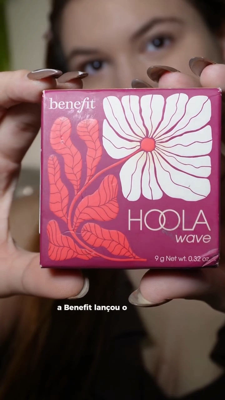 Is it worth de splurge? Testando o novo Hoola Wave Bronzing Balm da @benefitbrasil 🩷 #hoolawave #hoolawavebronzingbalm #isitworththesplurge #testandoprodutos