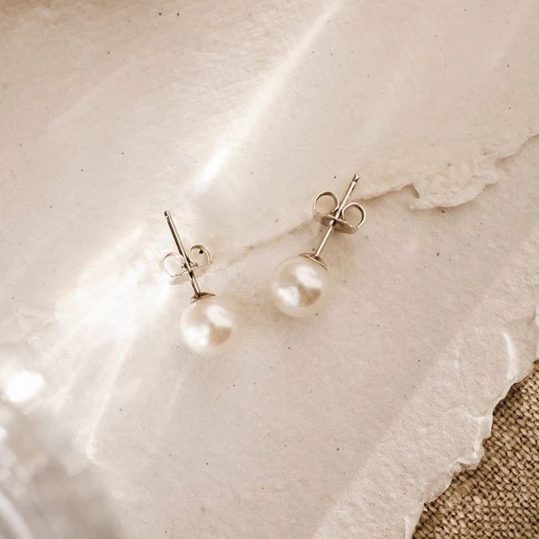 Pearl Stud Earrings - Lea | Linjer