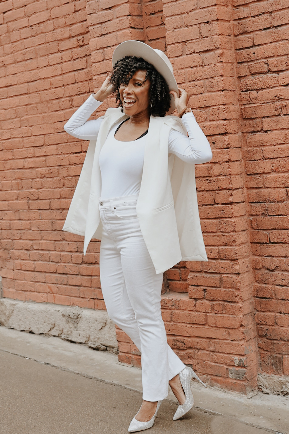 All white + a cream hat = serving pure Nashville Unicorn energy 🤍✨ This look is effortless, elevated, and the ultimate style inspo for Nashville days + nights. Think rooftop vibes,  brunch with the girls, or concert-ready glam — all in one outfit.  

 

#LTKOver40 #LTKStyleTip #LTKTravel